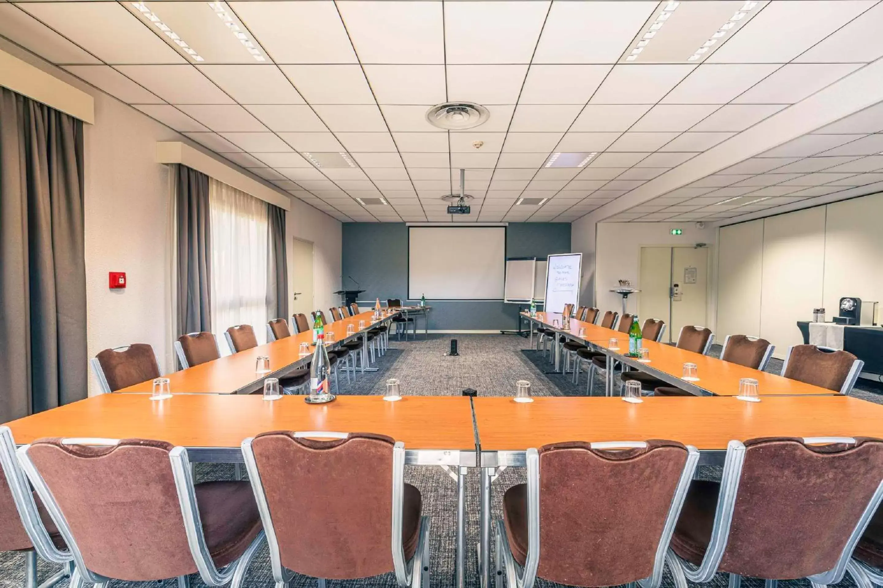 Meeting/conference room in Best Western Marseille Aeroport