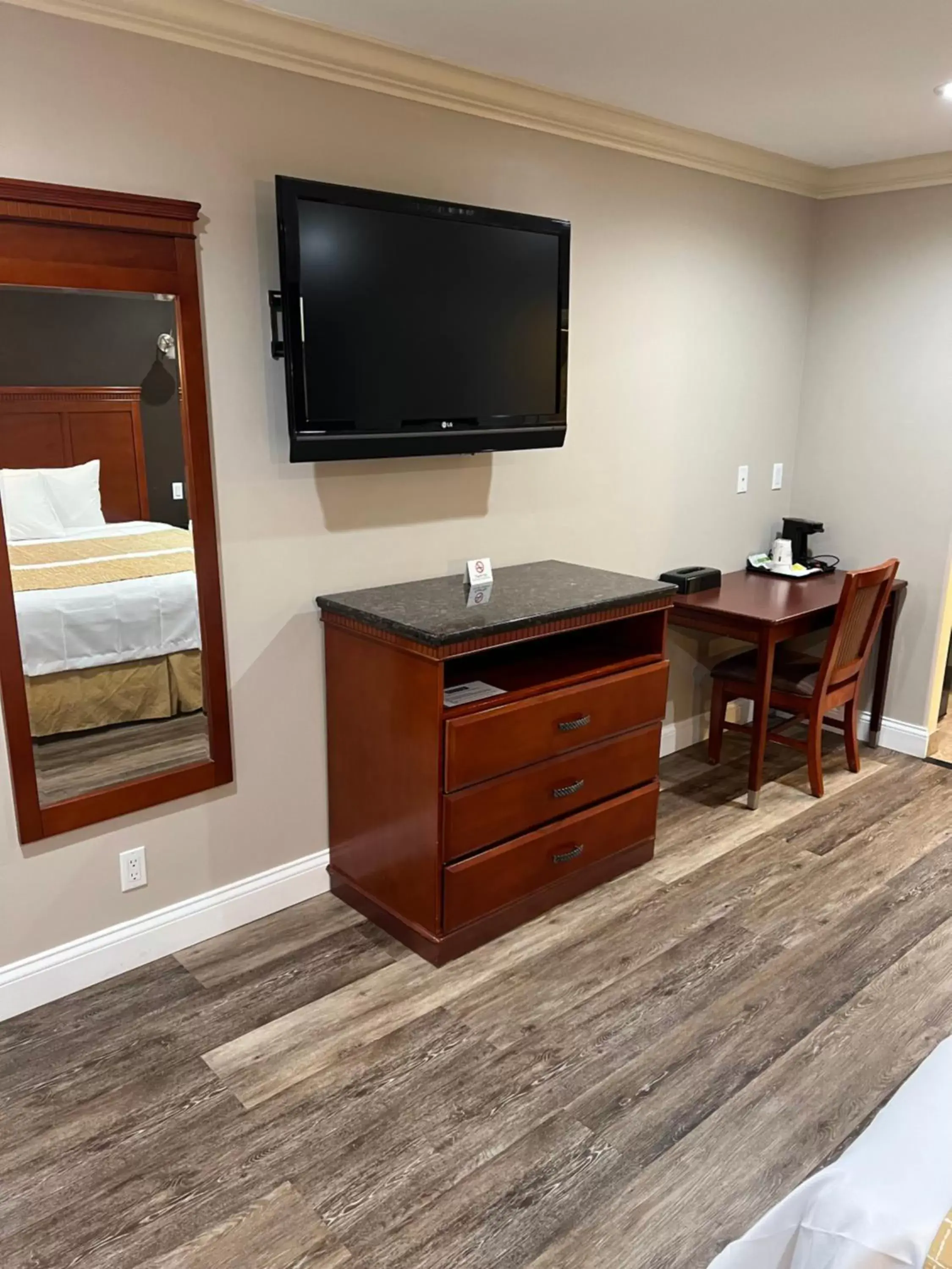 TV/Entertainment Center in Travelodge by Wyndham Brea