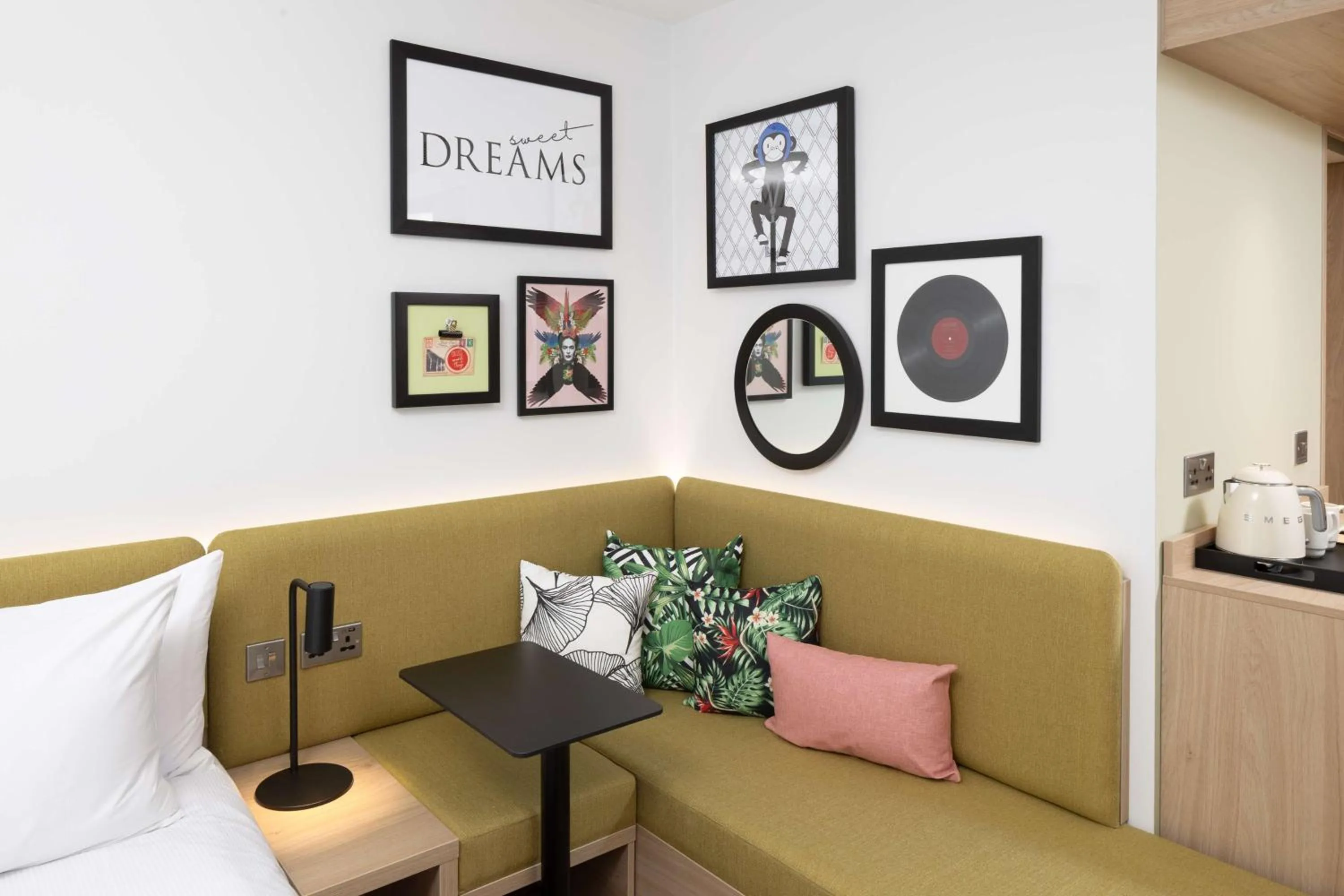 Living room in Hampton By Hilton Rochdale