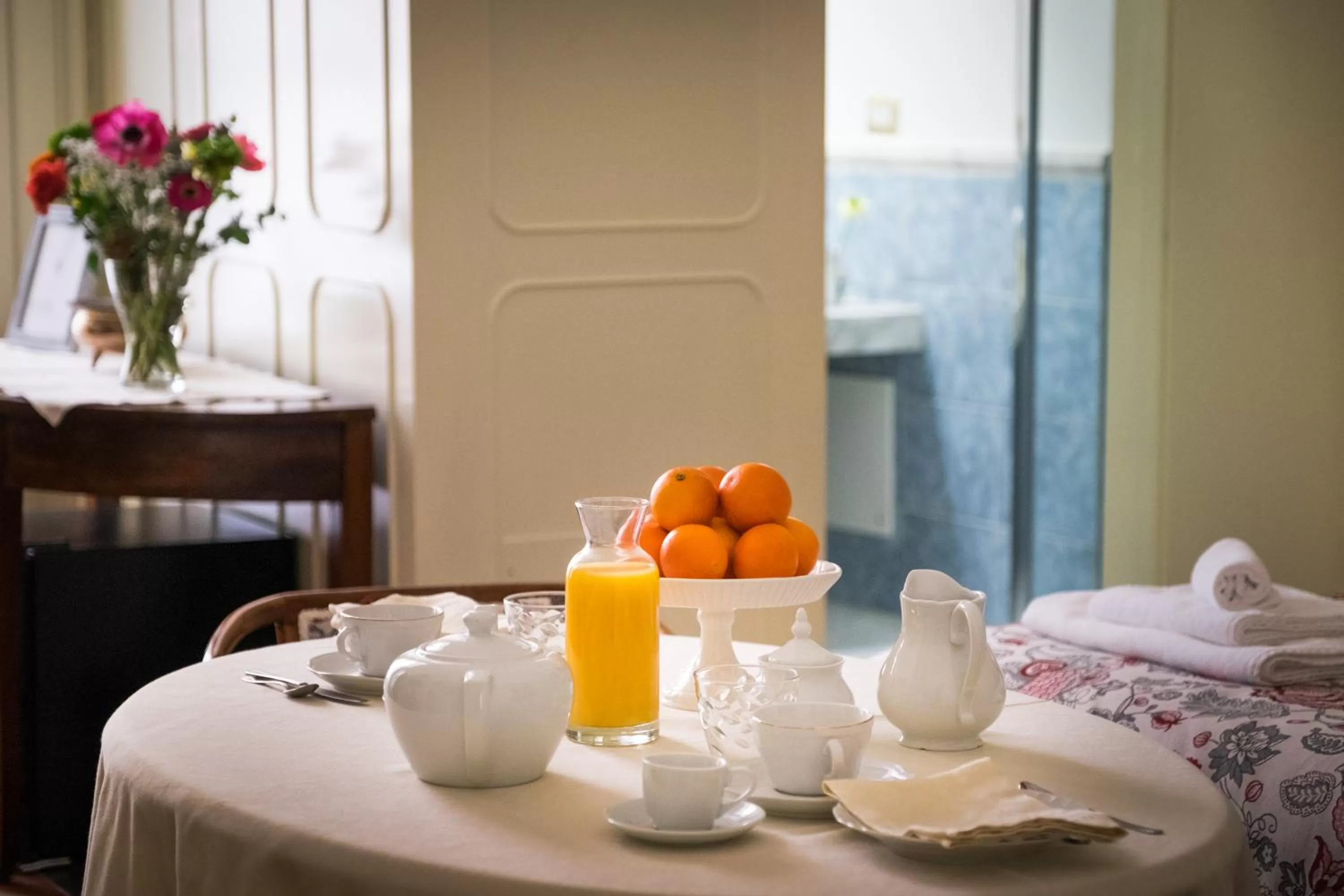 Continental breakfast, Bed in Palazzo Bernardini Suites