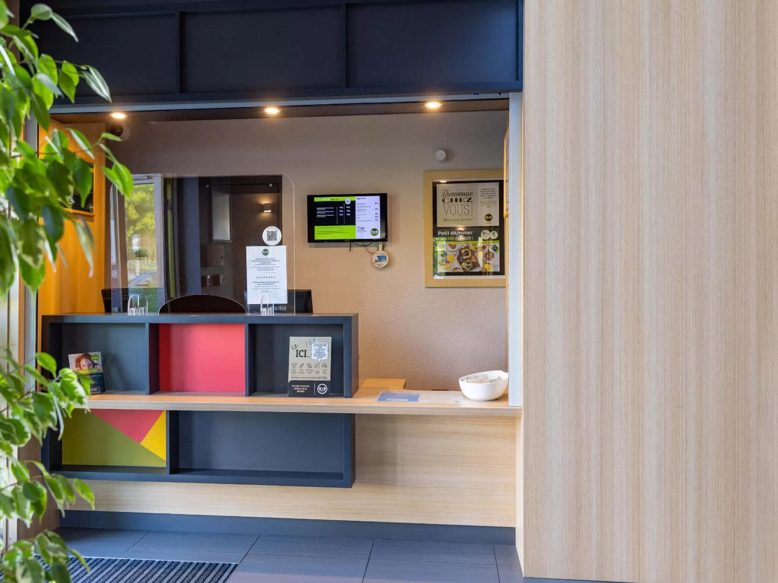 Lobby or reception in B&B HOTEL Rennes Est Cesson Sévigné