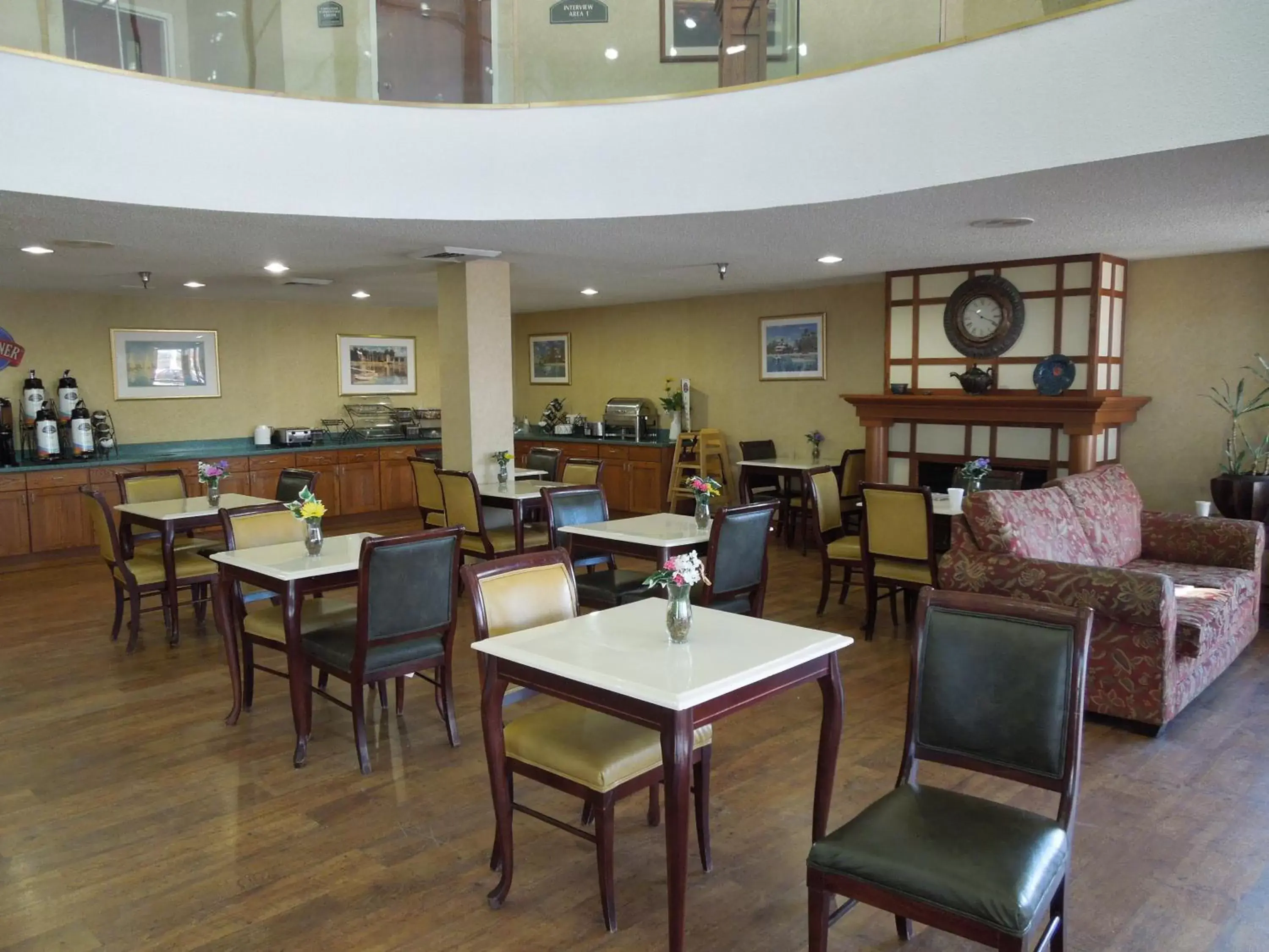 Lobby or reception, Restaurant/Places to Eat in Baymont by Wyndham Louisville Airport South