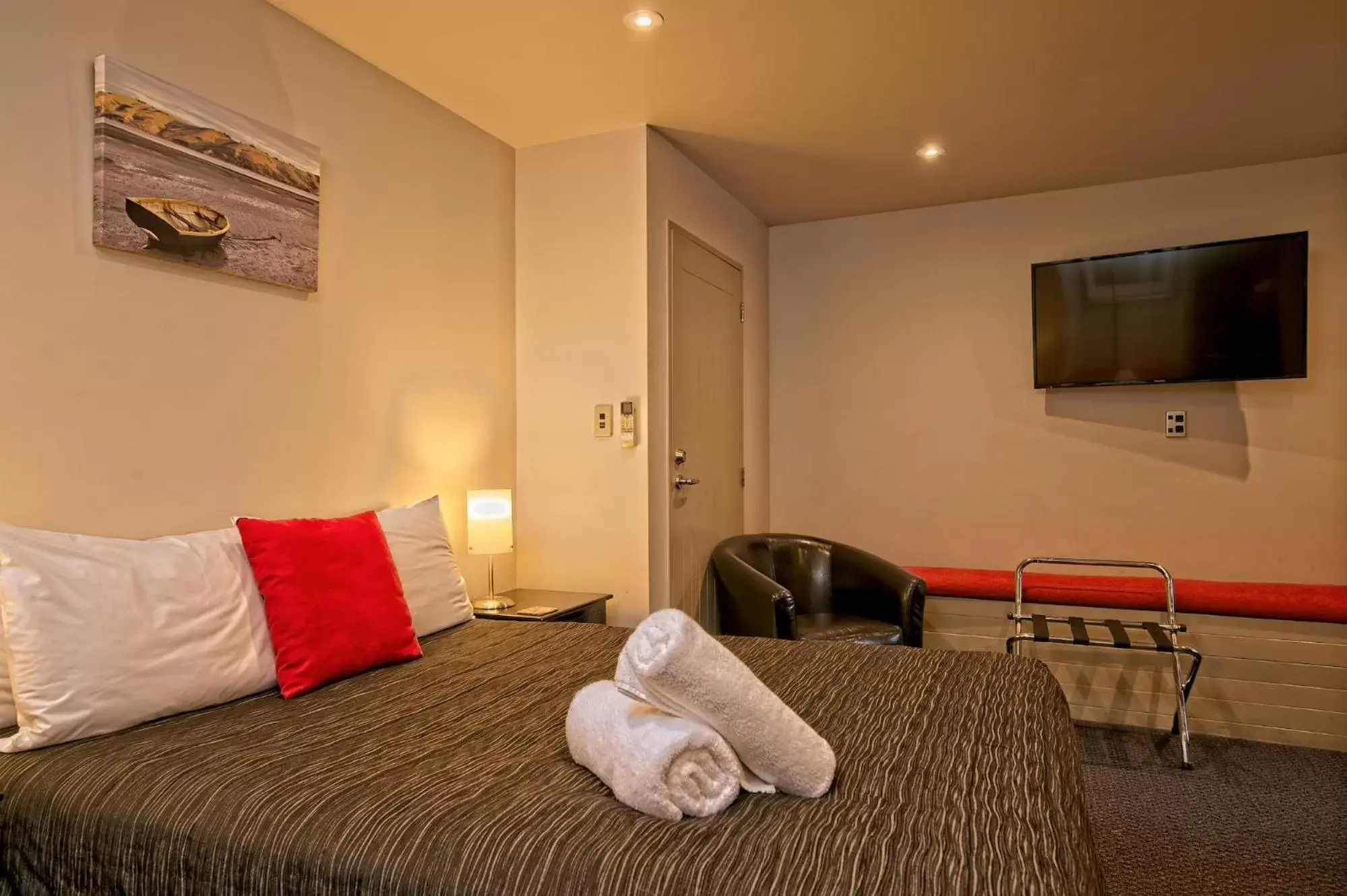 Bedroom, Bed in Autoline Queenstown Motel