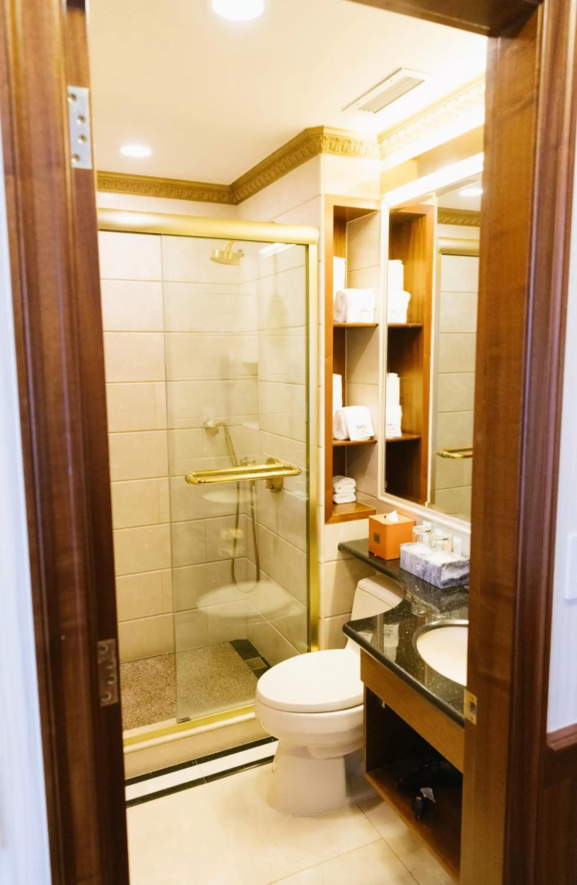 Bathroom in The Allen Hotel