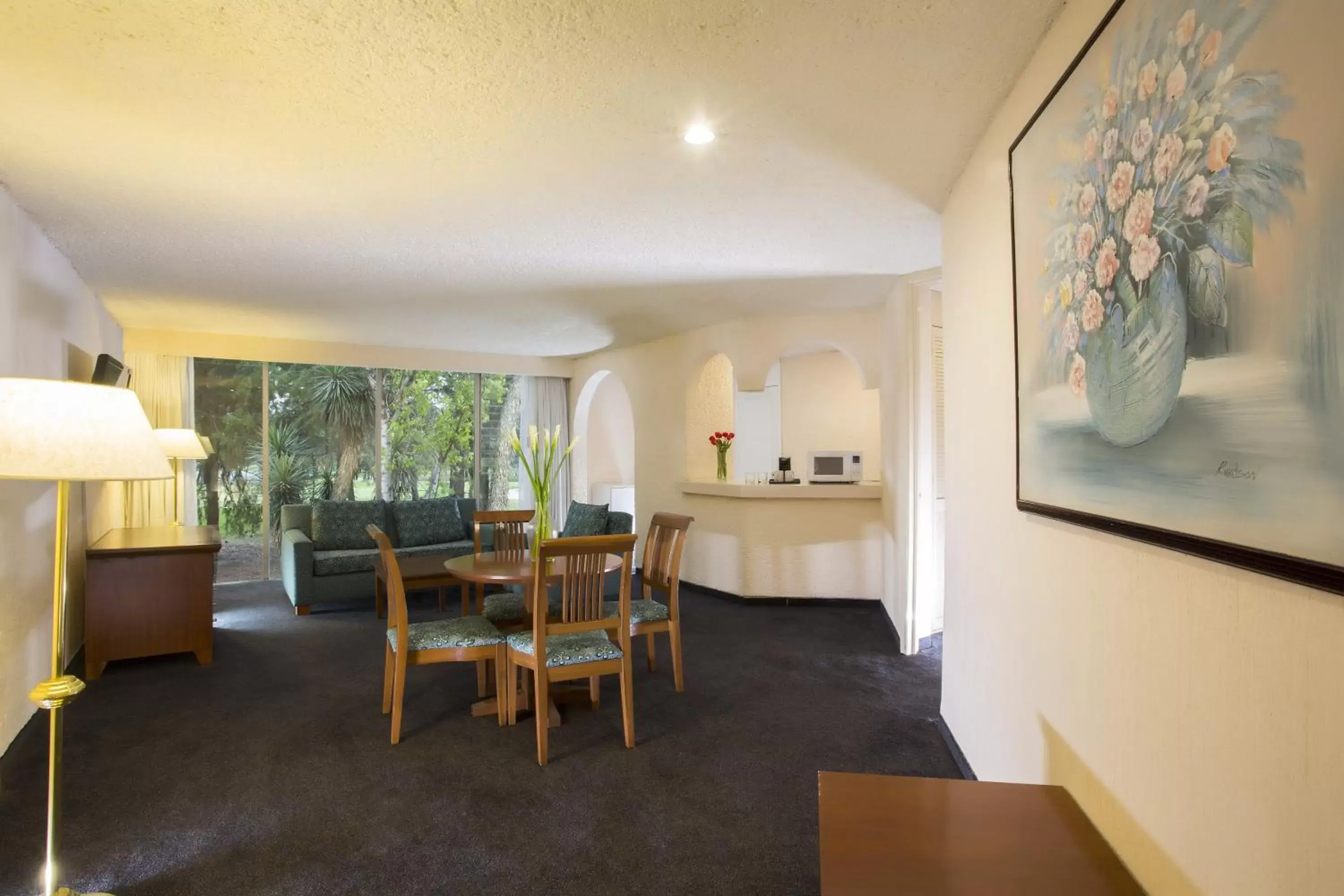 Photo of the whole room, Dining Area in Gamma Pachuca