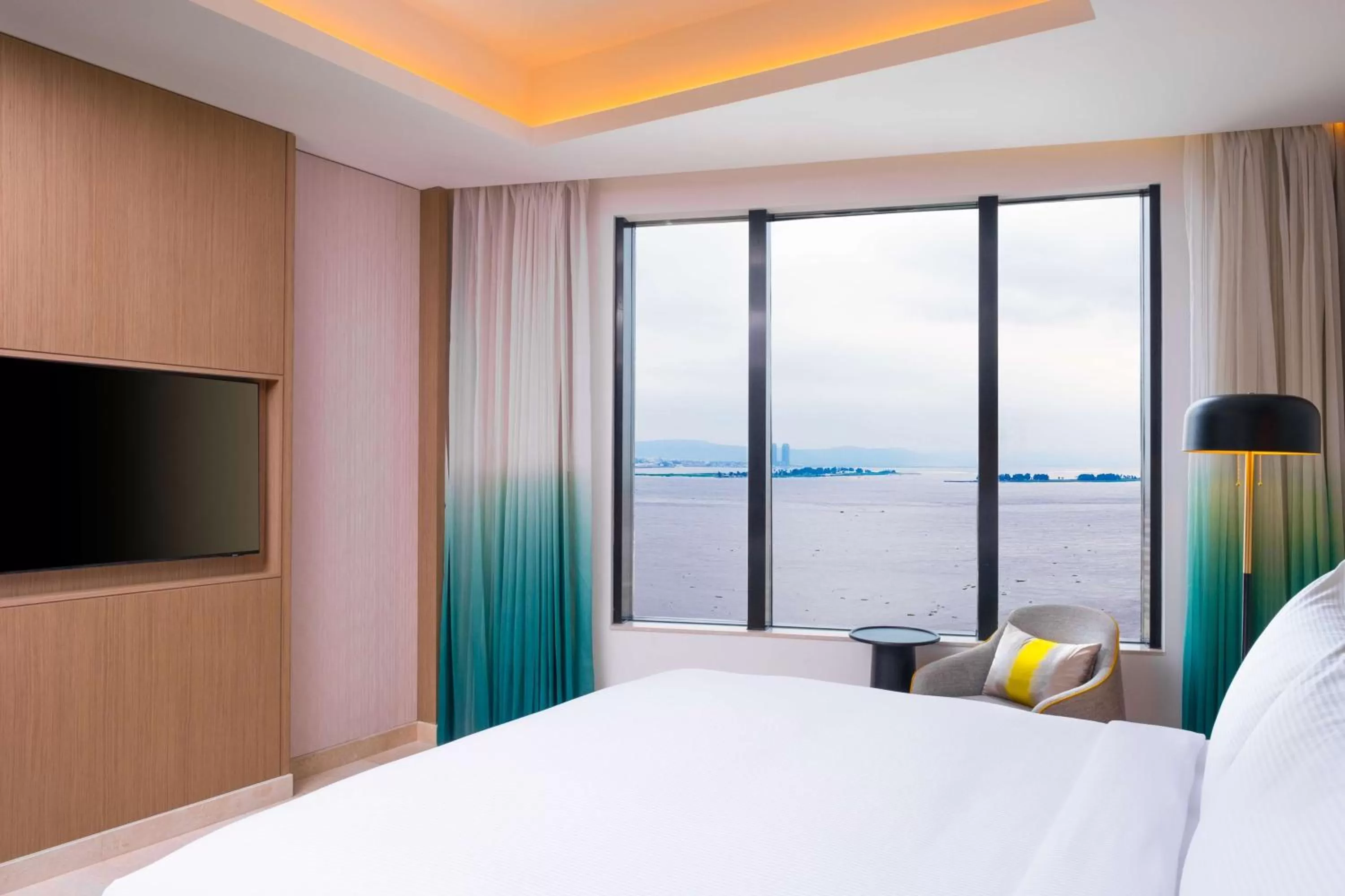 Bedroom, Bed in Hilton Kinshasa