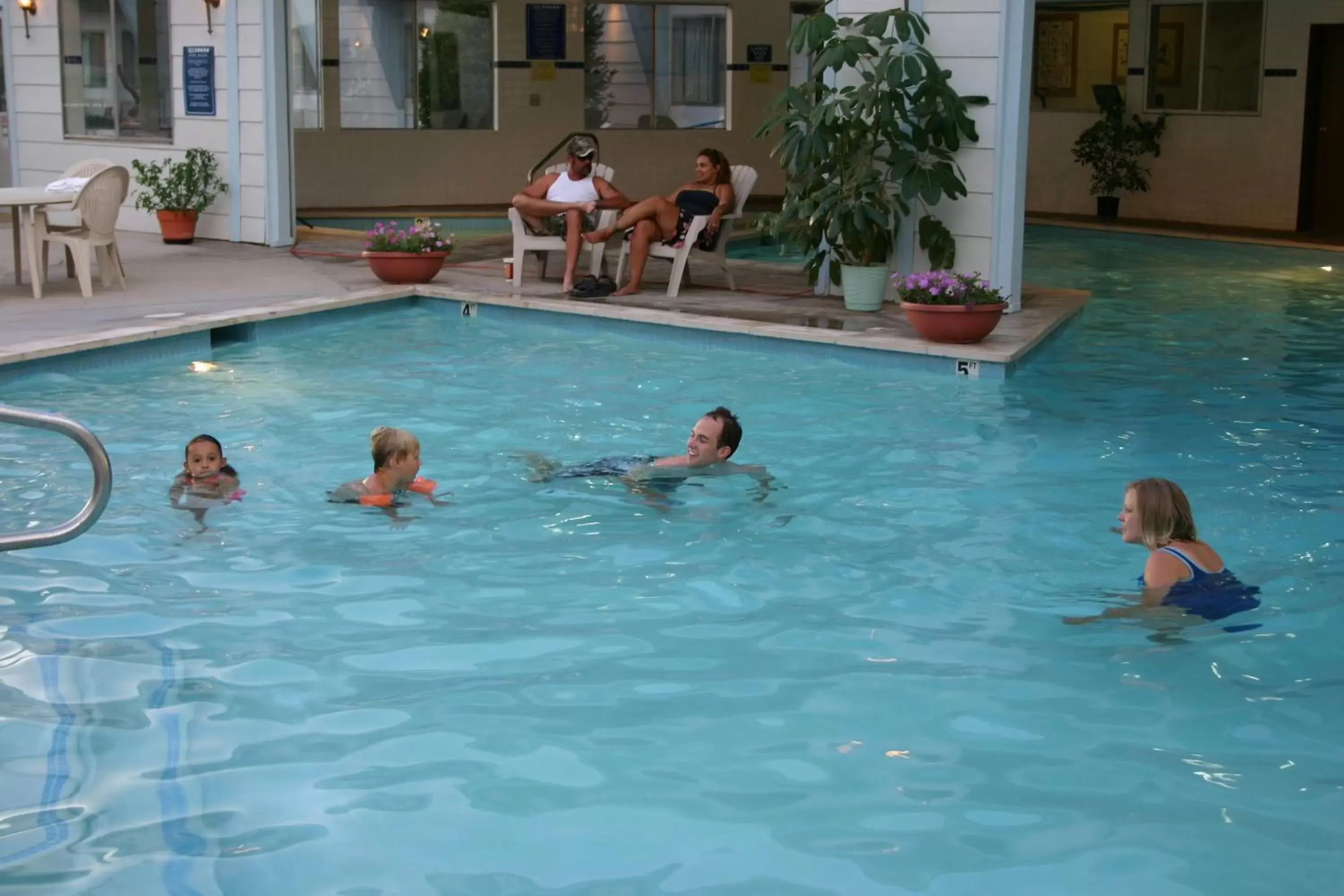 Swimming Pool in Moab Valley Inn