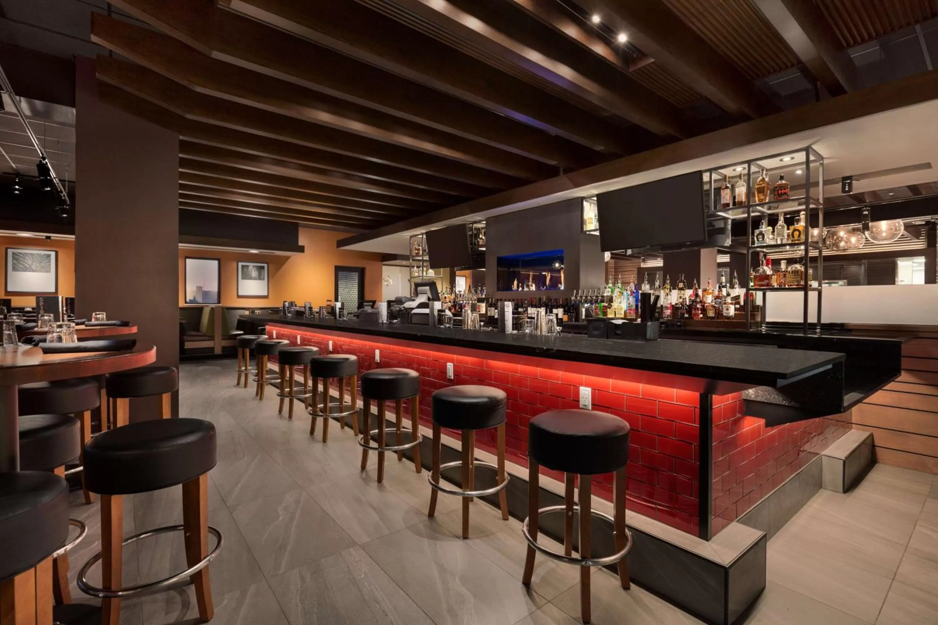 Lounge or bar in Embassy Suites By Hilton Denton Convention Center