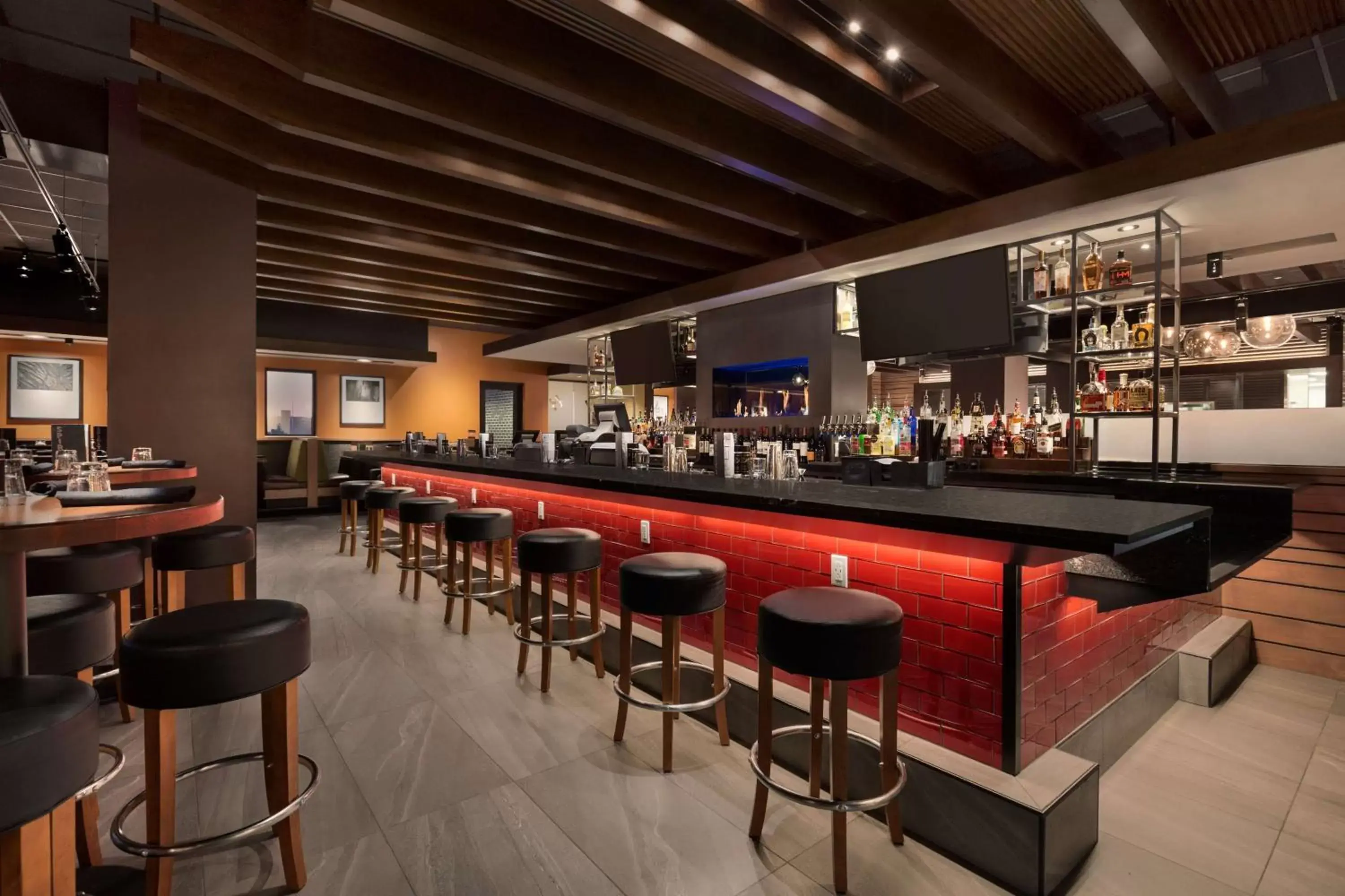 Lounge or bar, Lounge/Bar in Embassy Suites By Hilton Denton Convention Center
