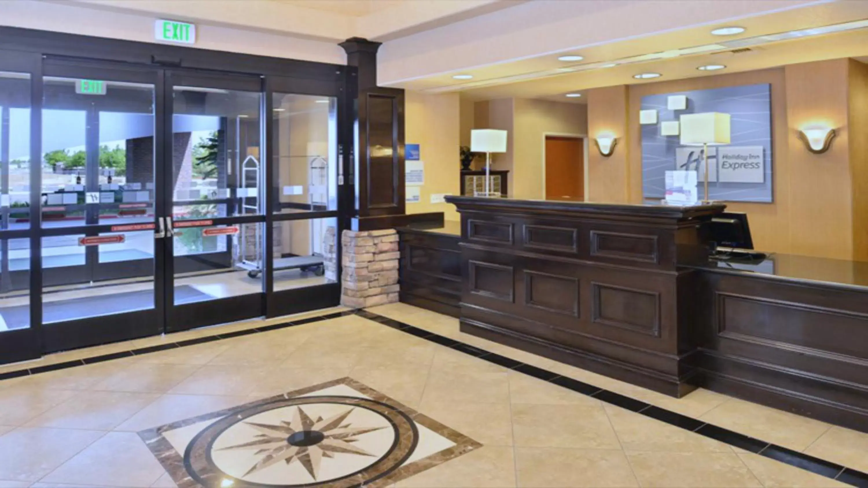 Property building, Lobby/Reception in Holiday Inn Express Hotel & Suites Lincoln-Roseville Area, an IHG Hotel