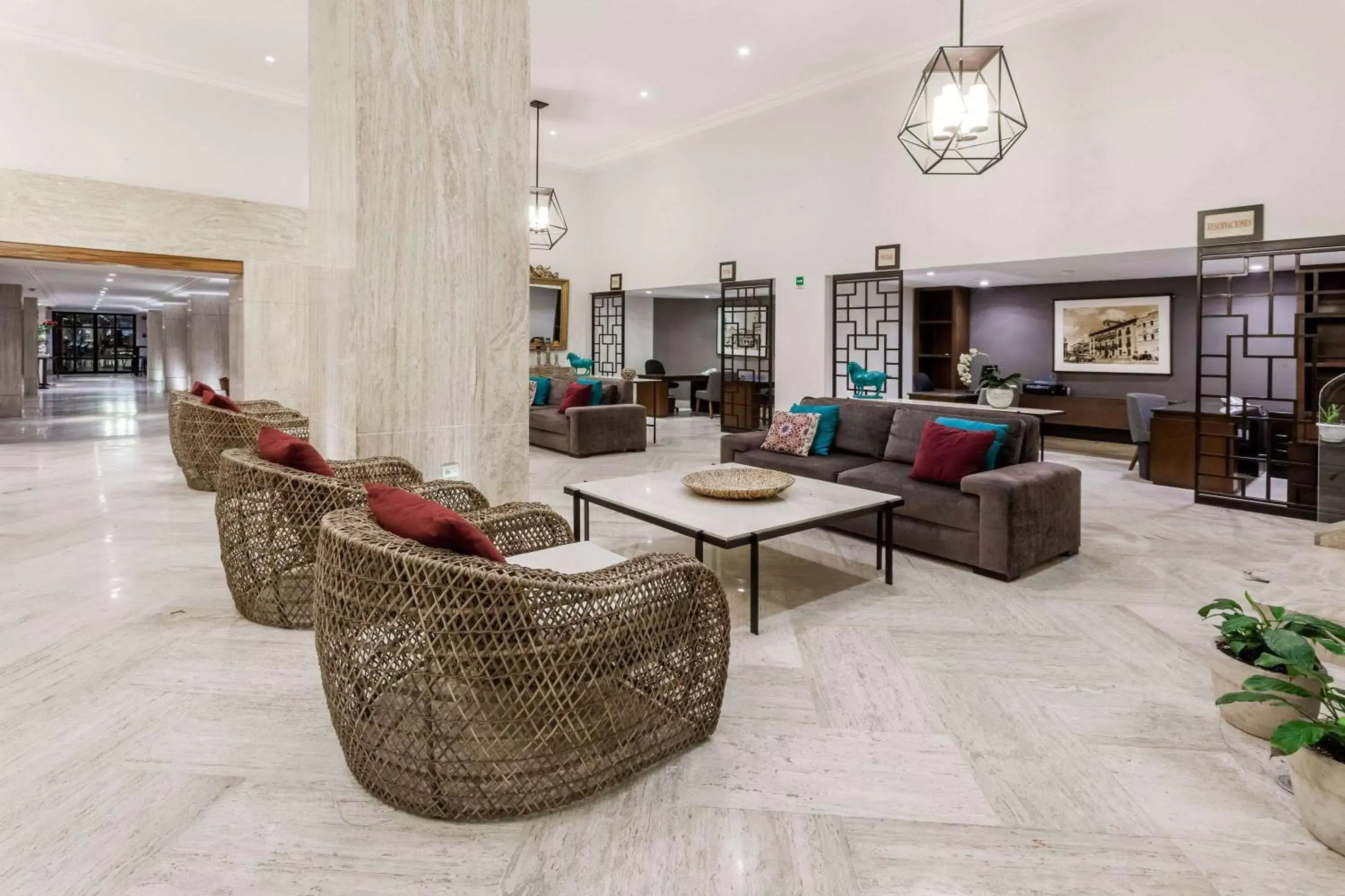 Lobby or reception in Ramada Plaza by Wyndham Leon Lobby or reception in Ramada Plaza by Wyndham Leon