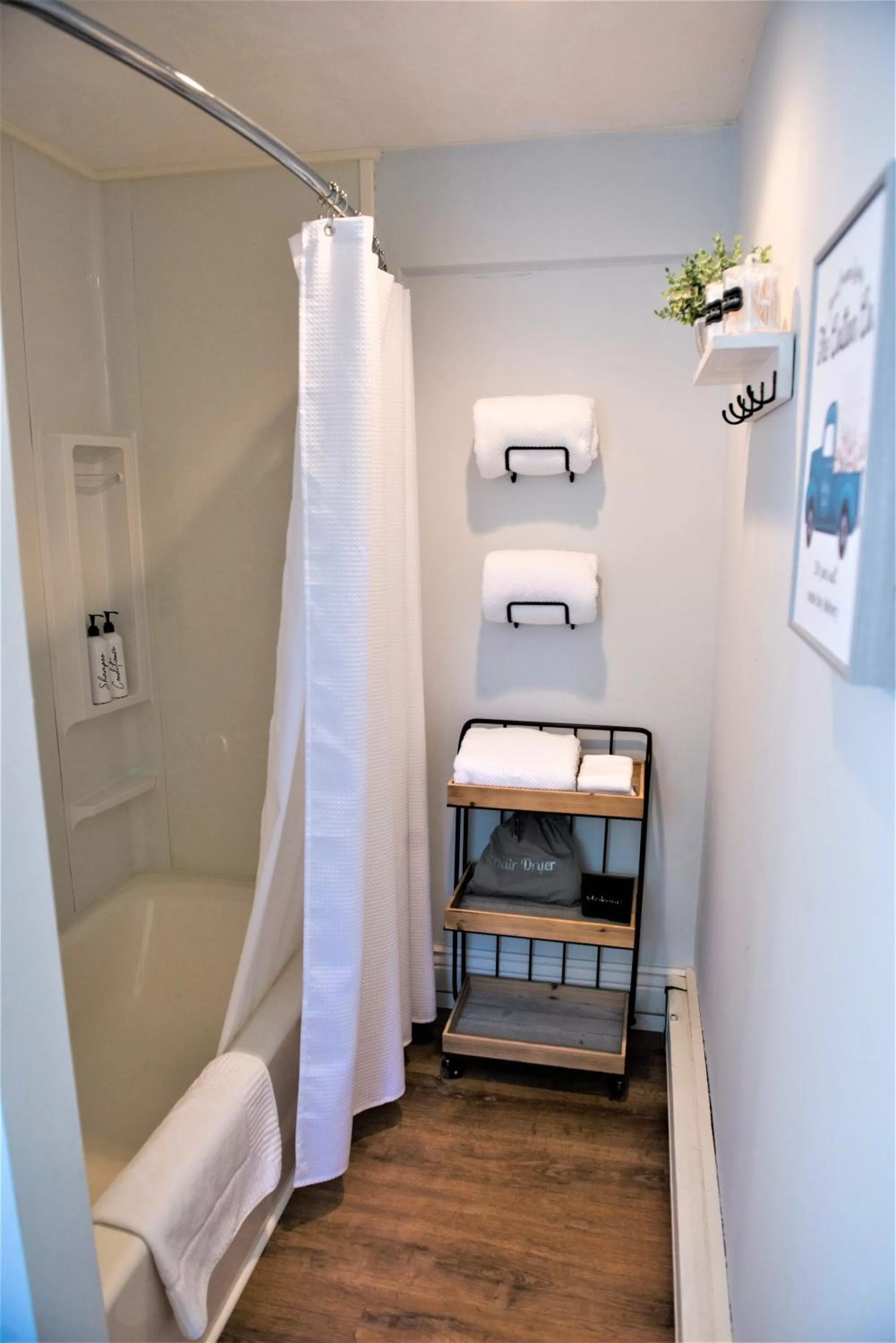 Bathroom, Bed in Inn on Golden Pond