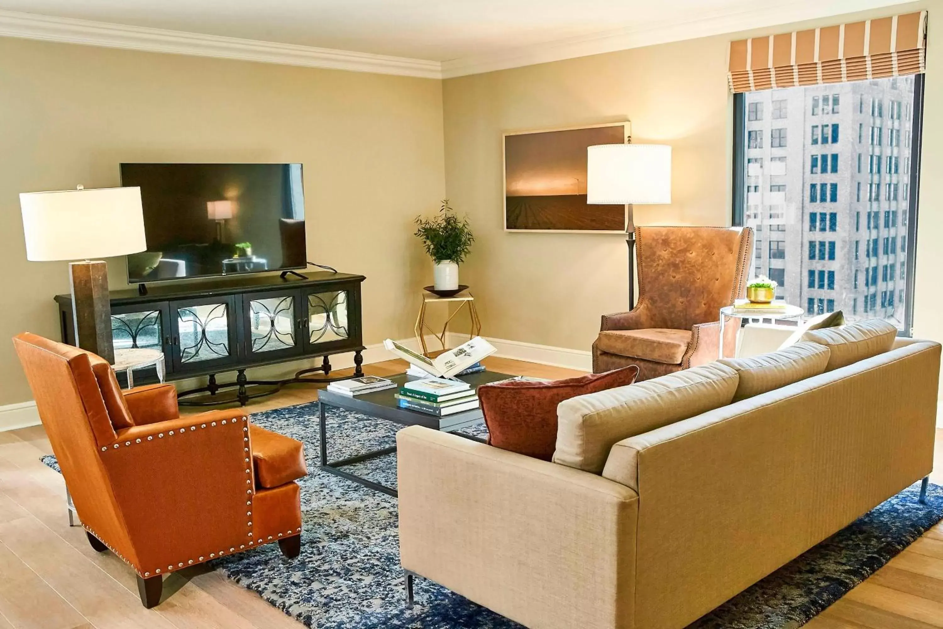 Living room, Seating Area in The Adolphus, Autograph Collection