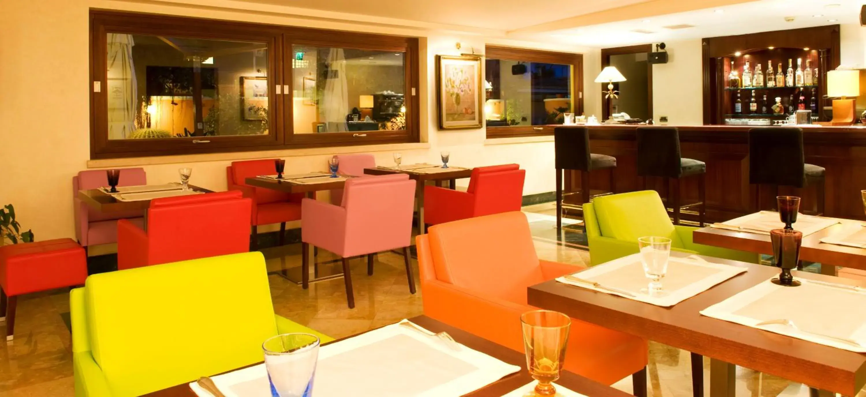 Lounge or bar, Restaurant/Places to Eat in Hotel Cala Del Porto
