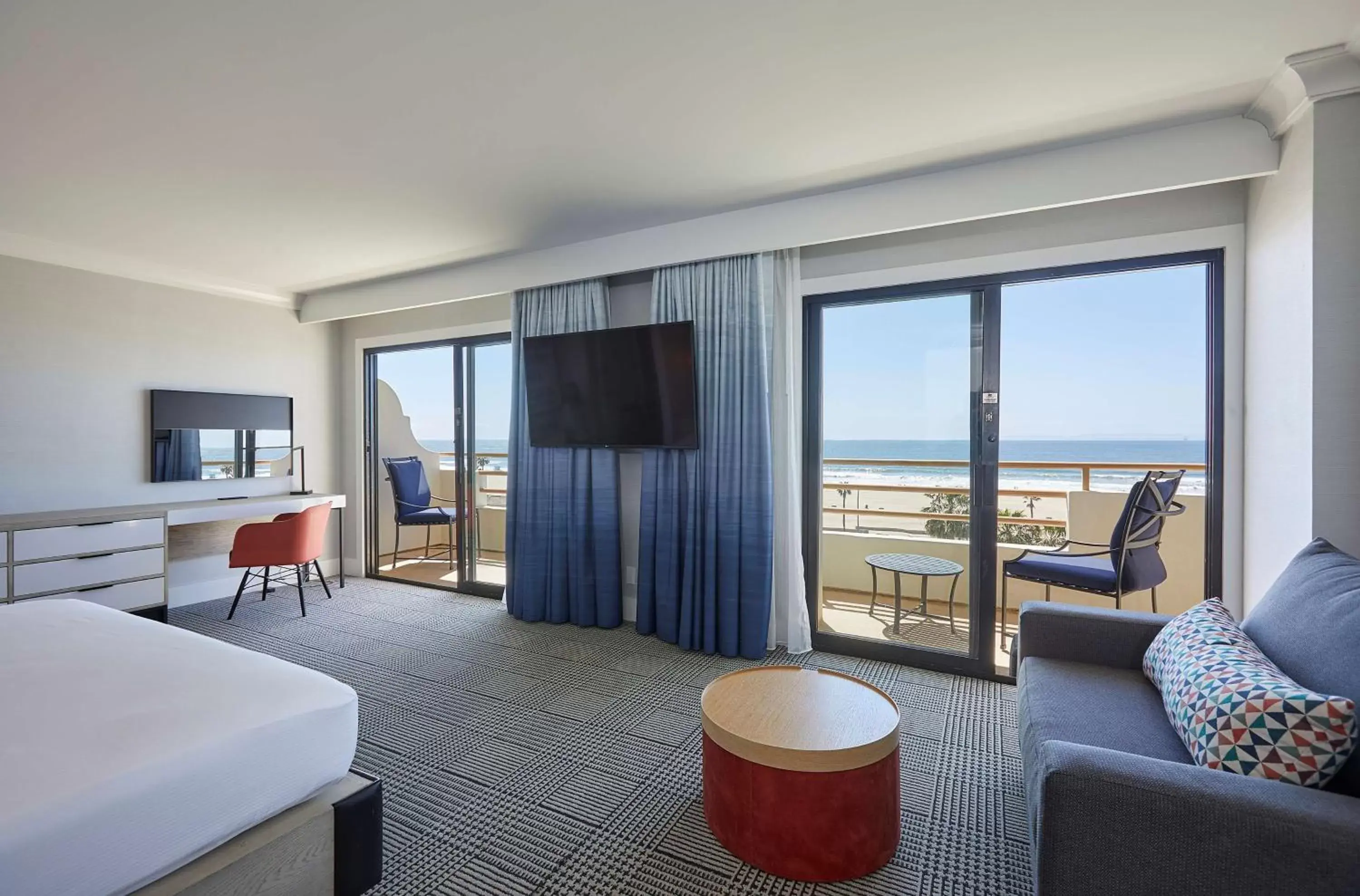 View (from property/room), Seating Area in The Waterfront Beach Resort, A Hilton Hotel