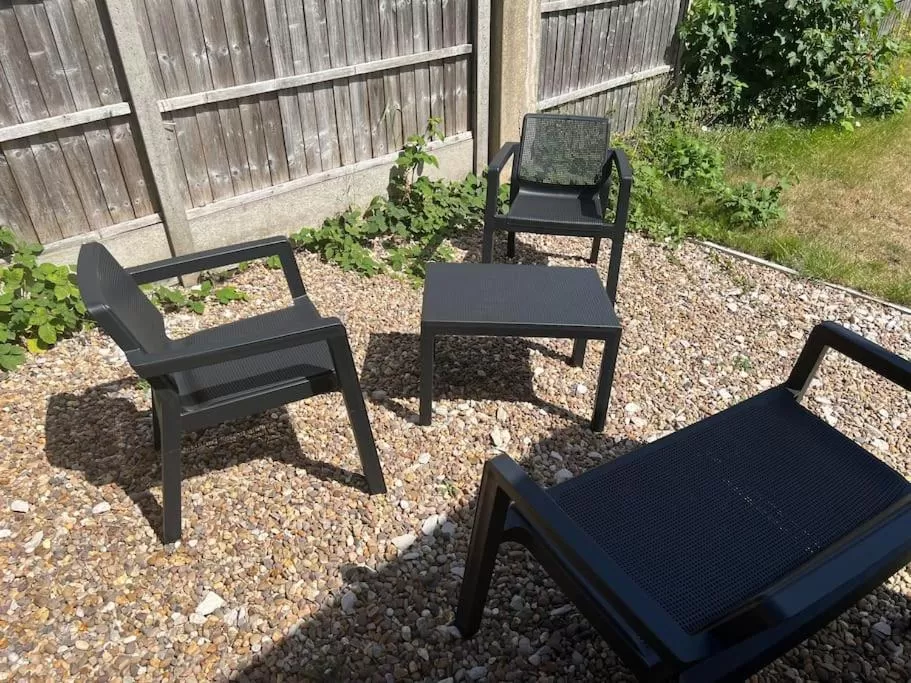 Garden in Newly refurbished studio, great location 8 studios