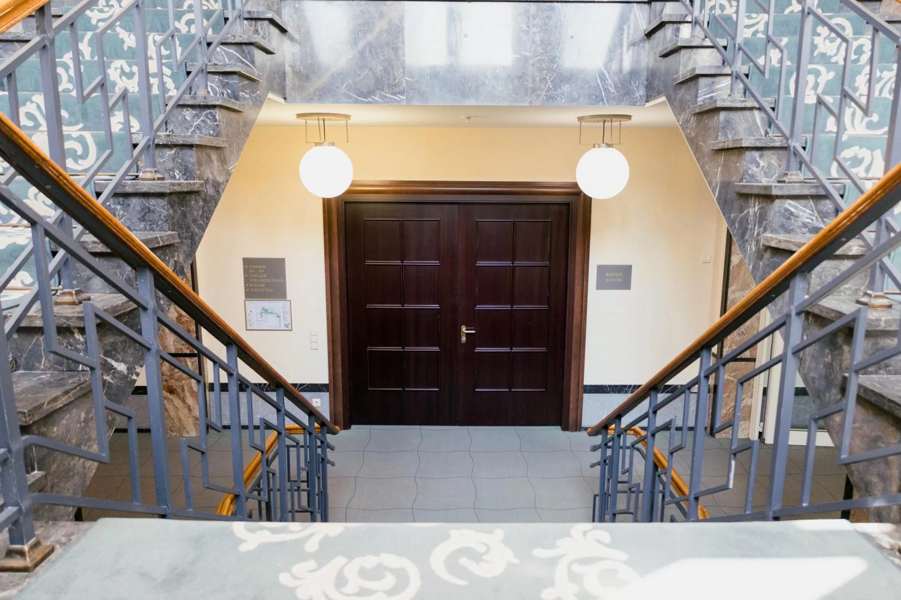 Facade/entrance in DOM Hotel LIMBURG