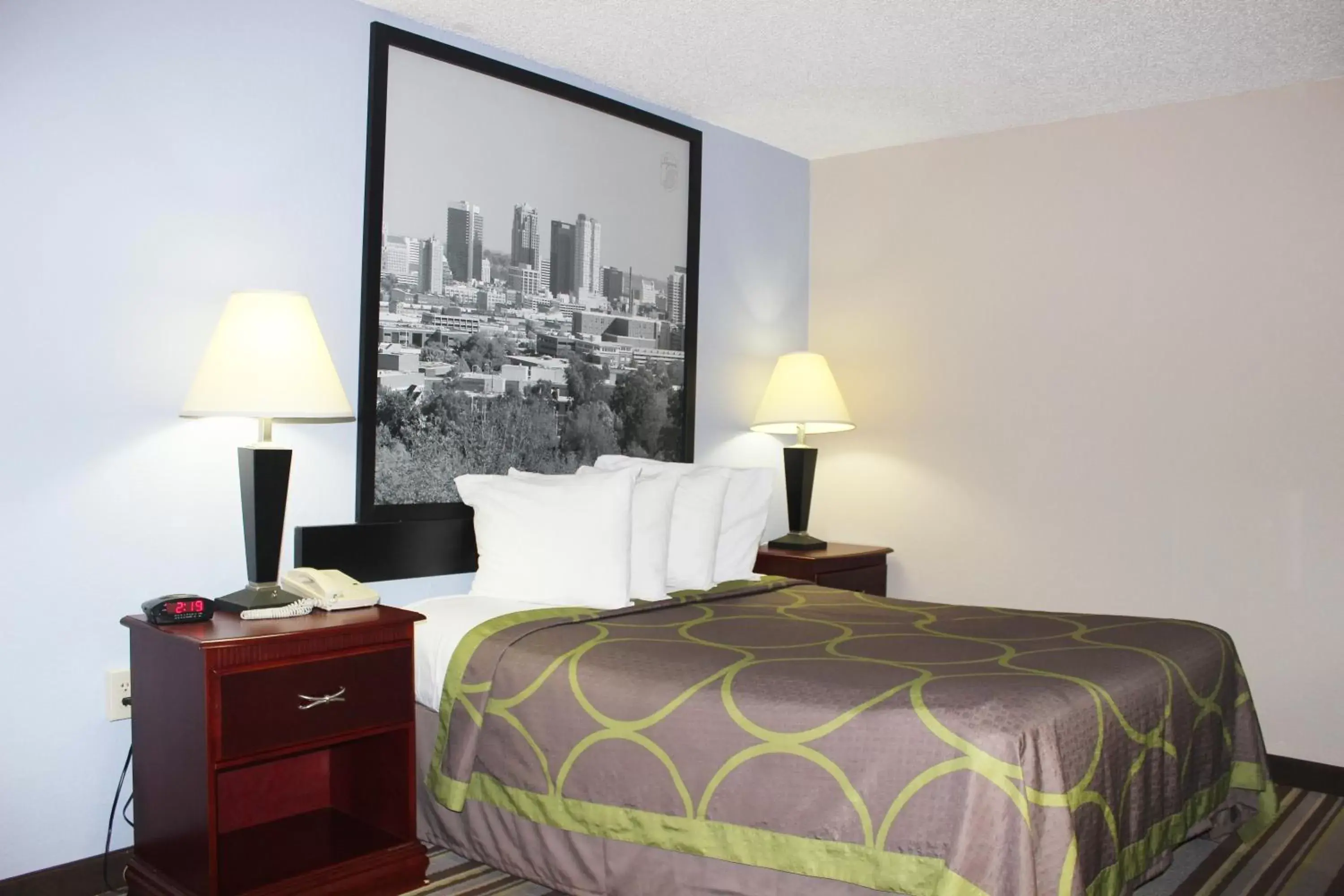 Bedroom, Bed in Super 8 by Wyndham Tuscaloosa