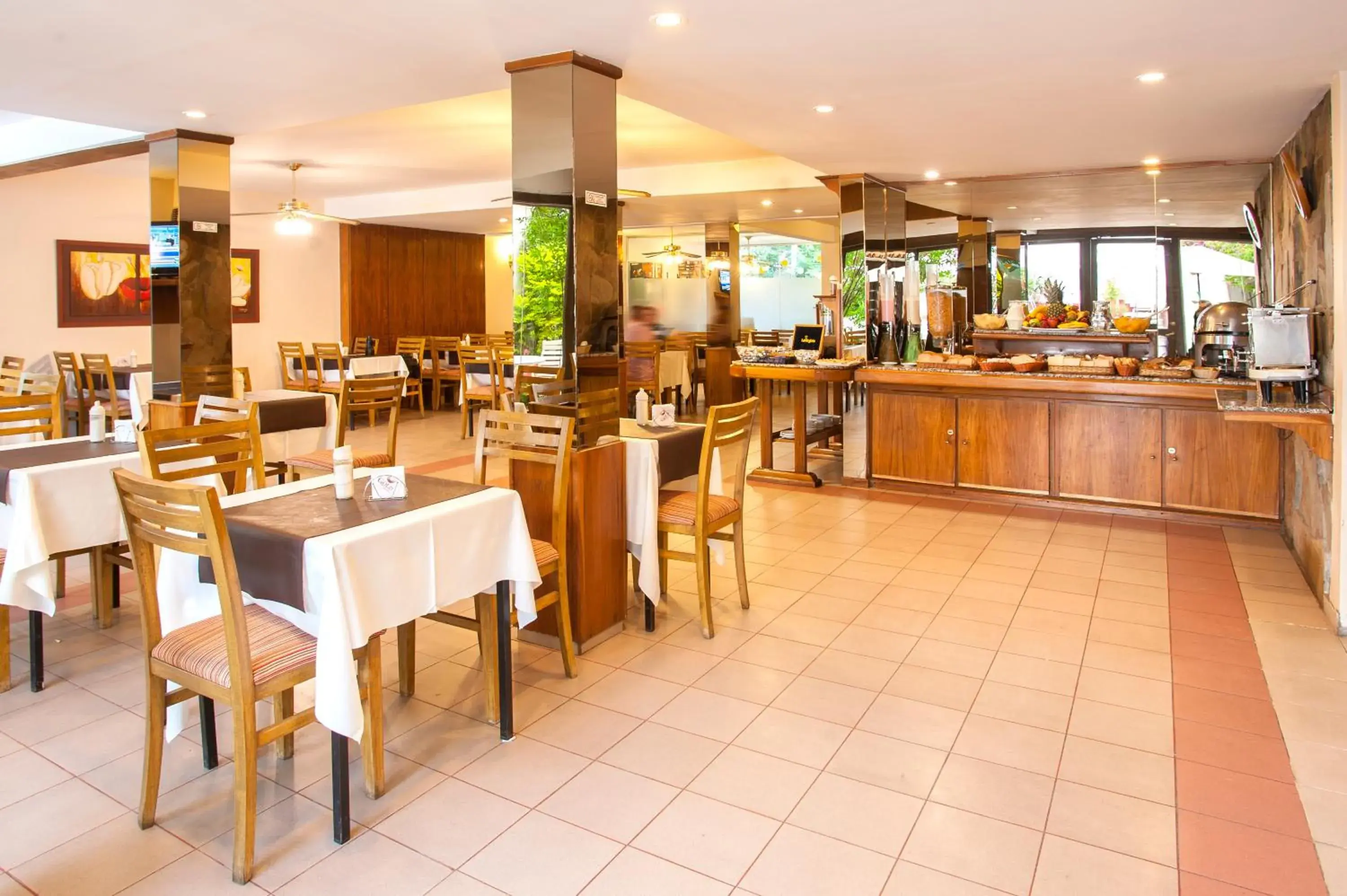 Restaurant/Places to Eat in Hotel Carollo