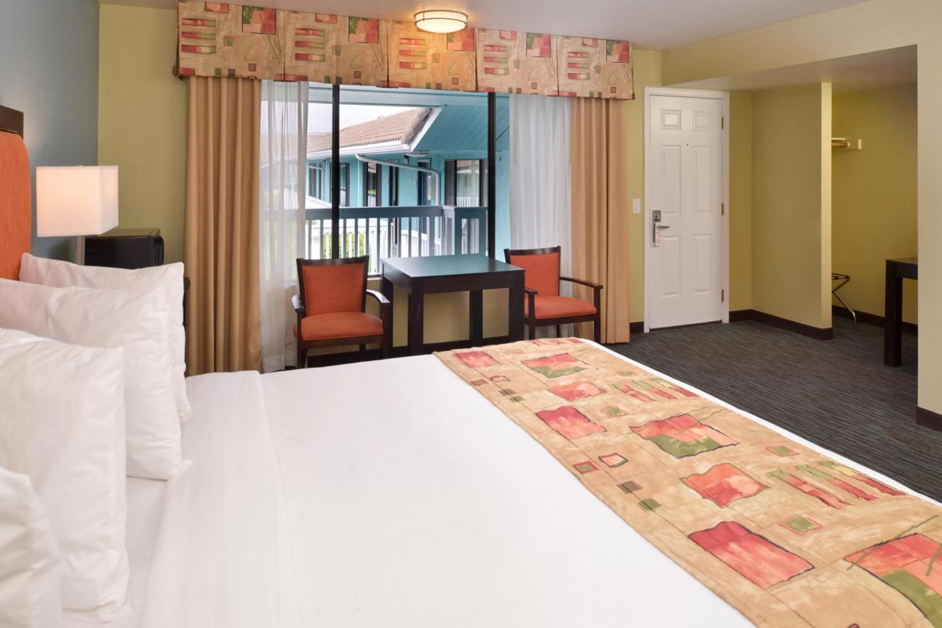 Bed in Bay View Inn - Morro Bay