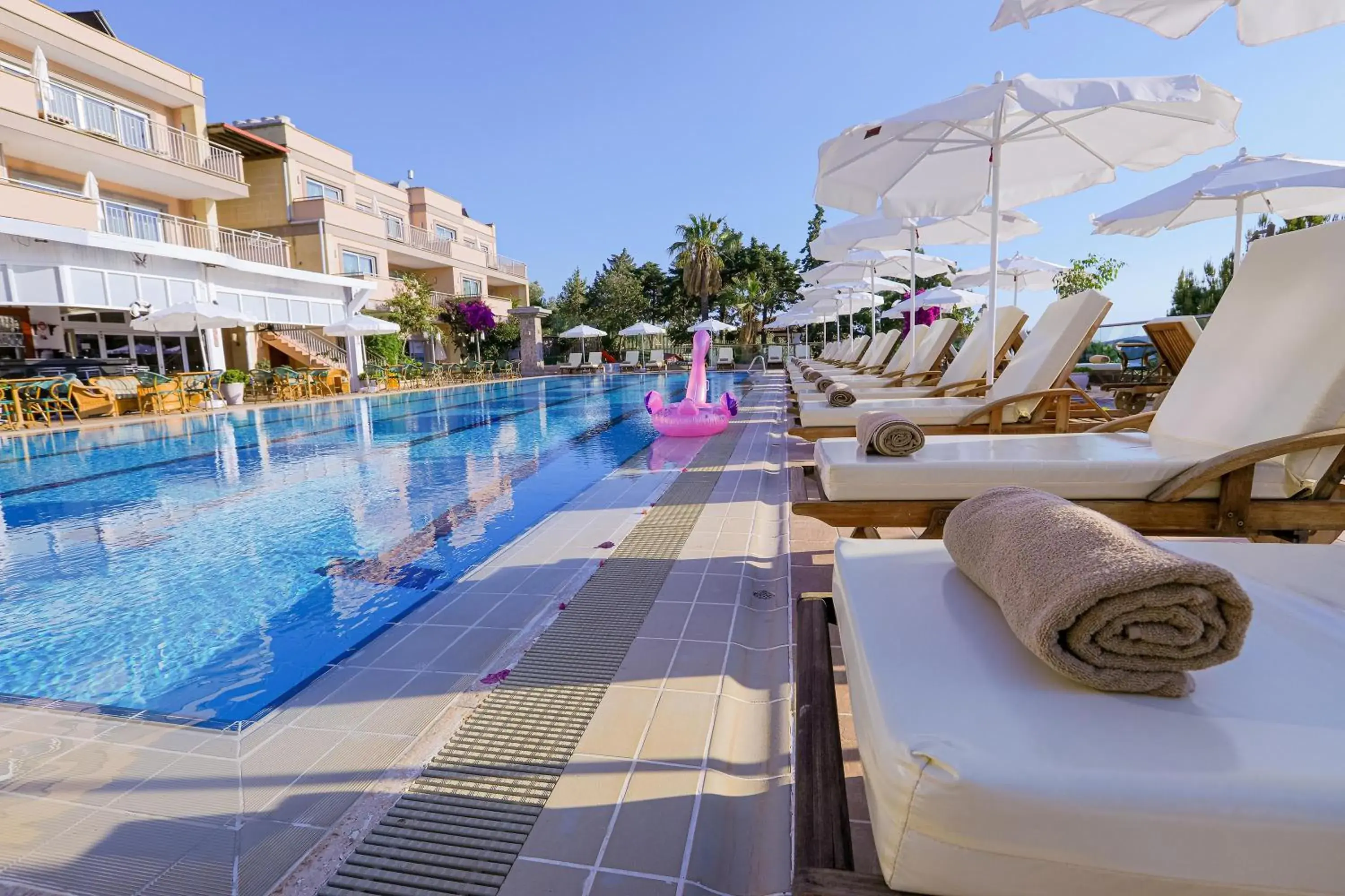 Balcony/Terrace, Swimming Pool in Happy Hotel