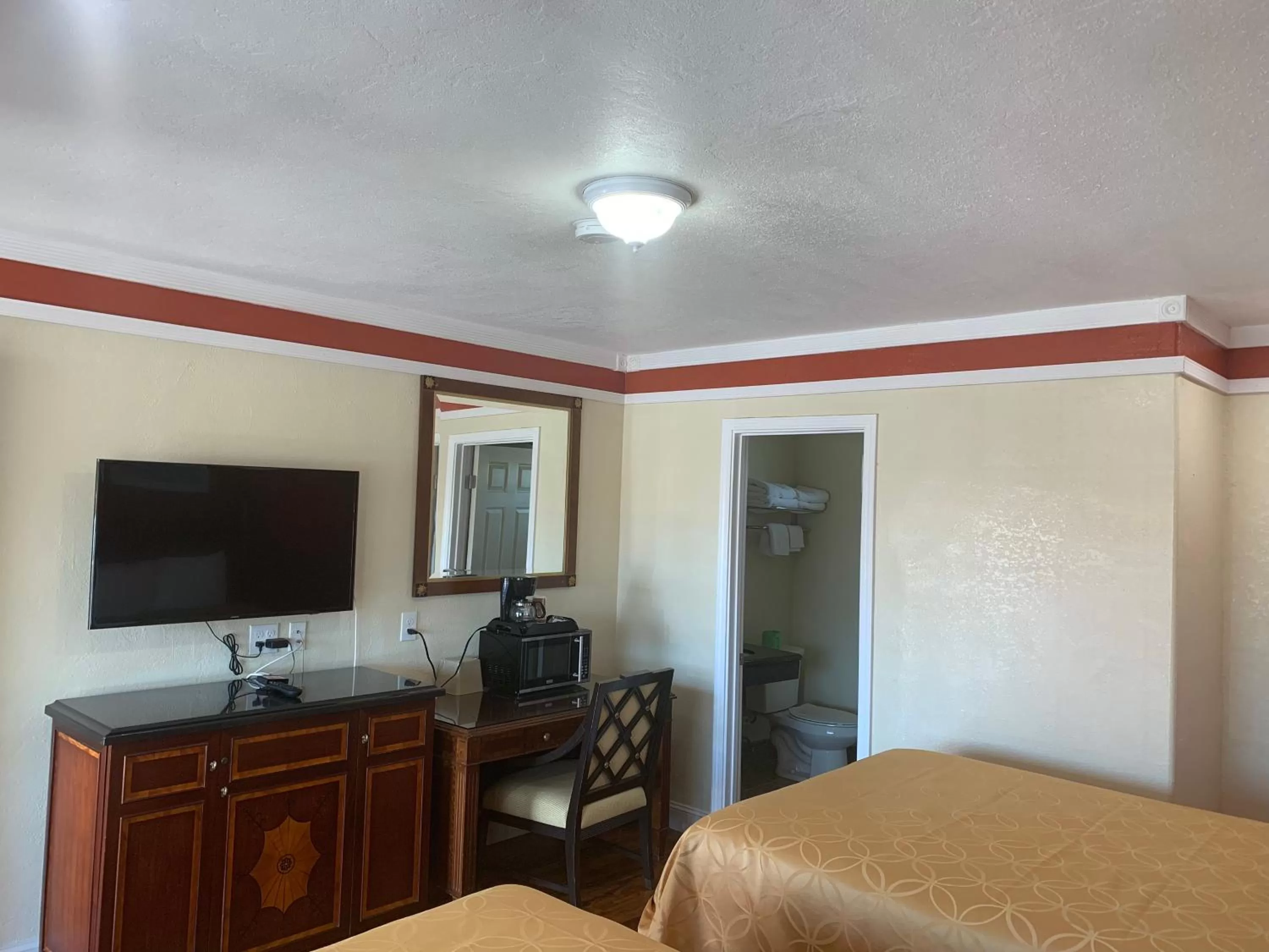 TV/Entertainment Center in Wagon Wheel Motel