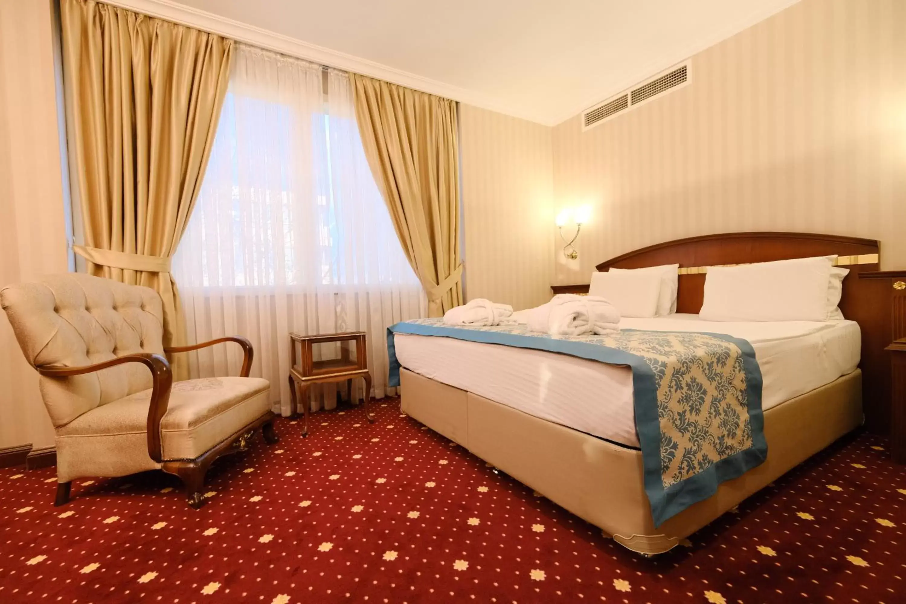 Bedroom, Bed in Akar International Hotel