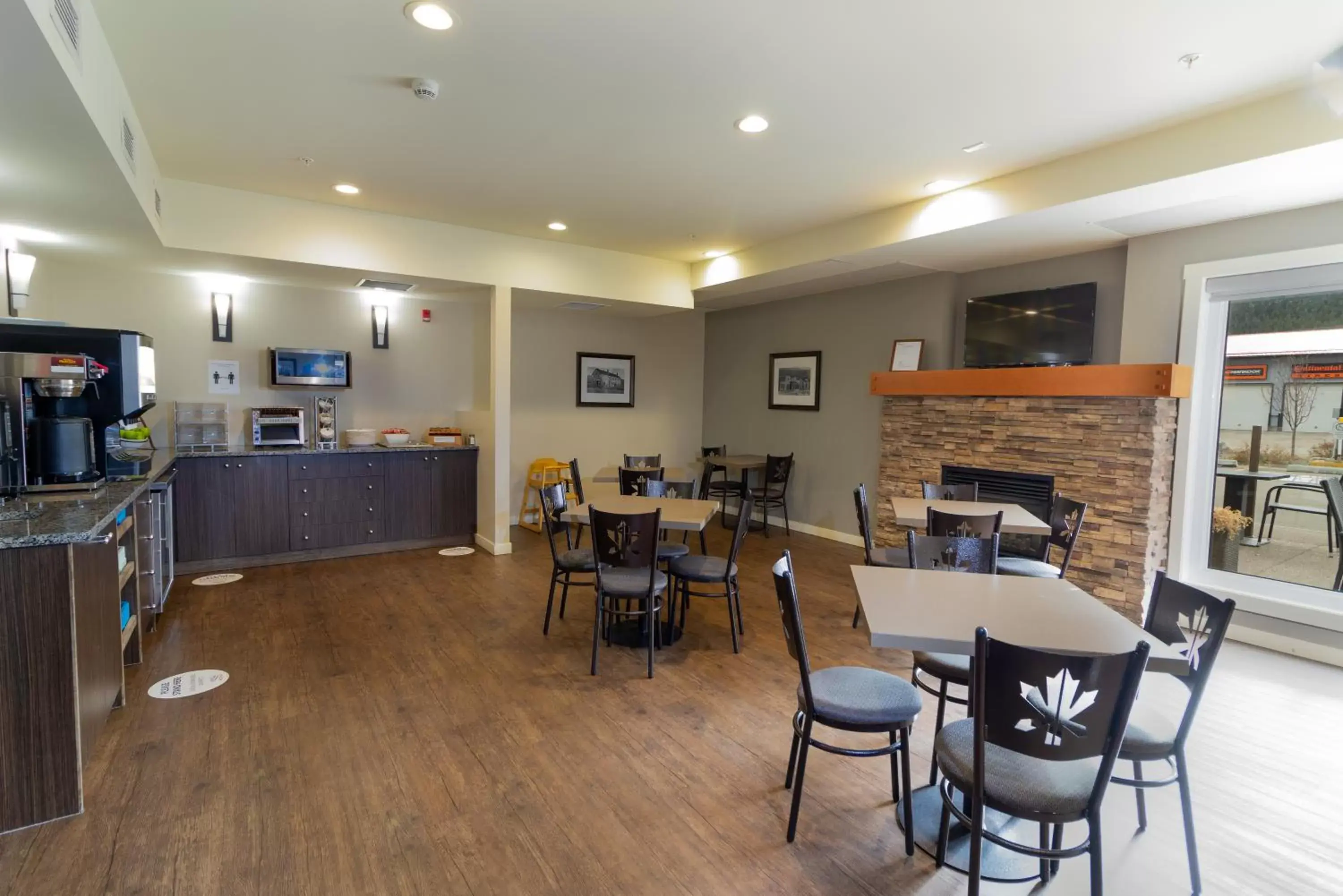Continental breakfast, Restaurant/Places to Eat in The Kanata by BCMInns Blairmore