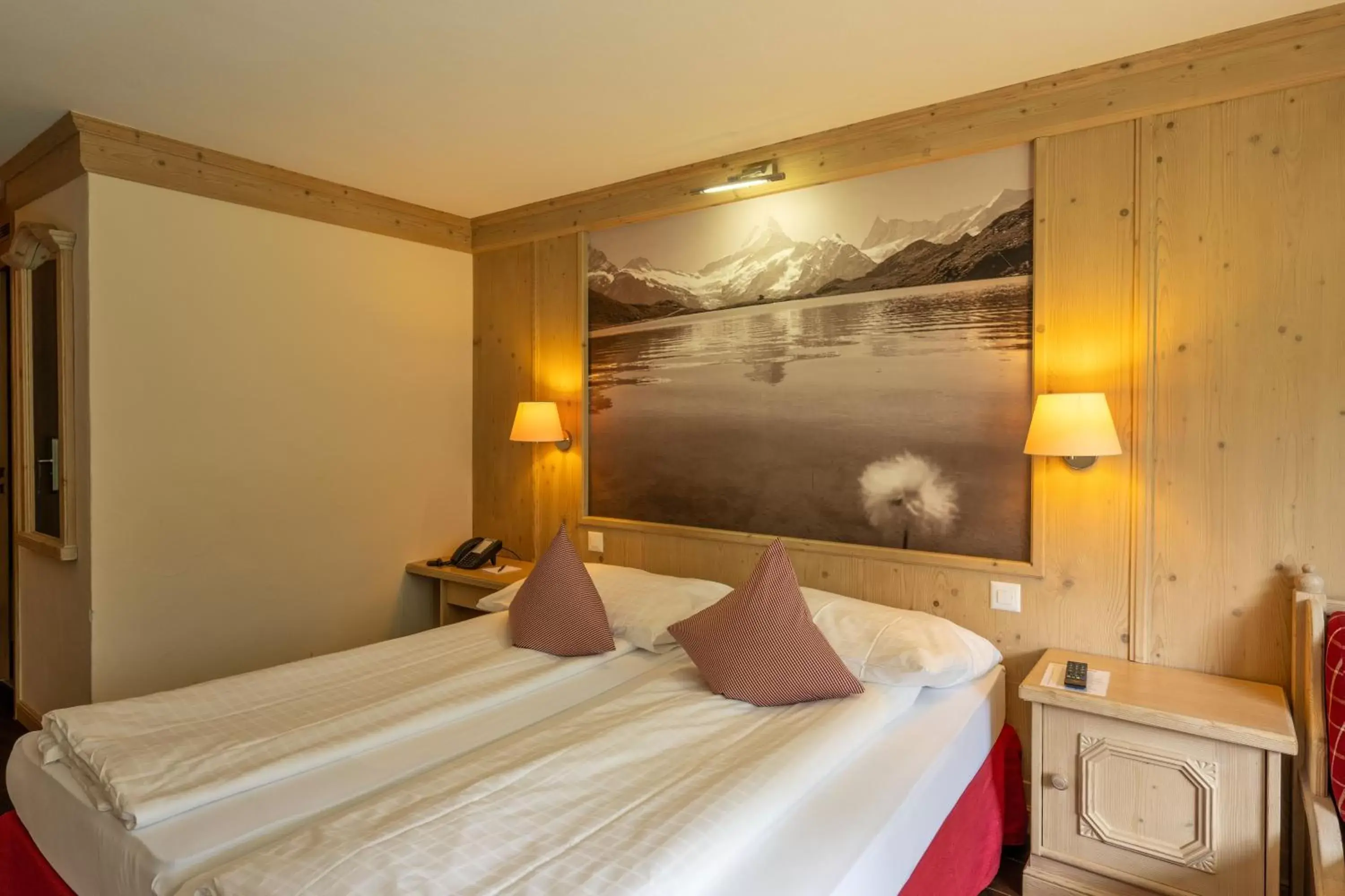 Bed in Hotel Spinne Grindelwald