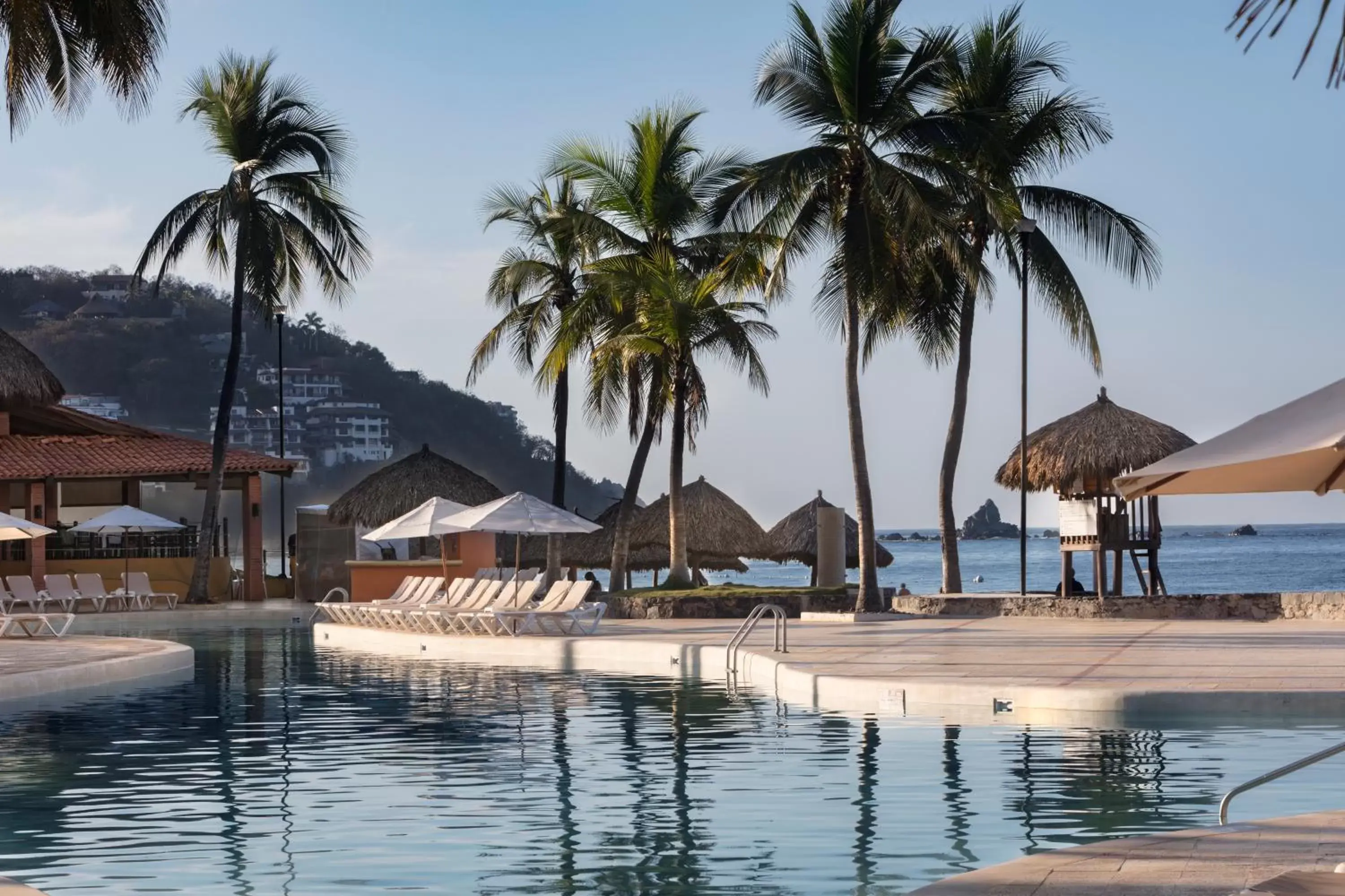 Swimming Pool in Holiday Inn Resort Ixtapa All-Inclusive, an IHG Hotel