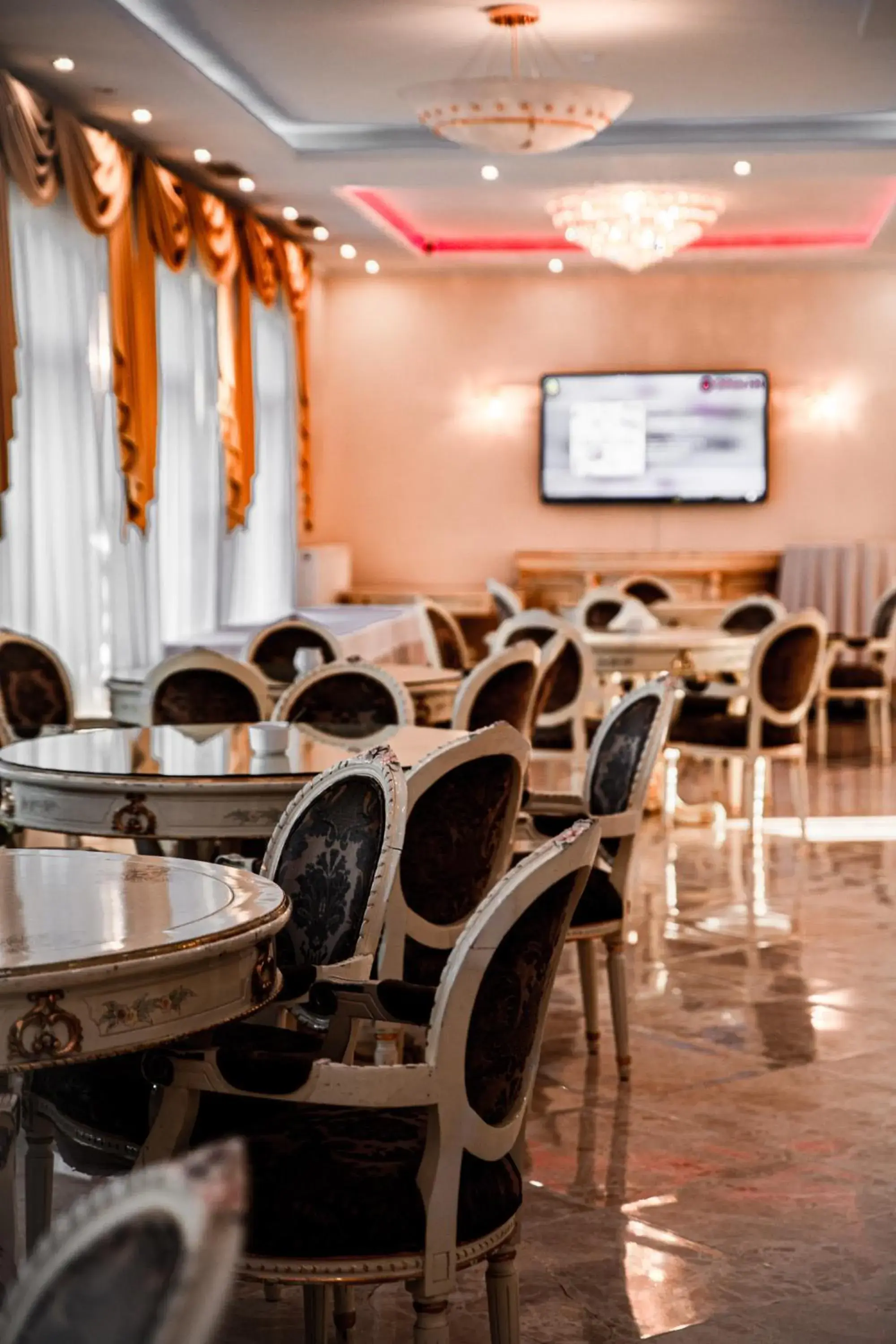 Seating area, Restaurant/Places to Eat in Hotel Holiday Park