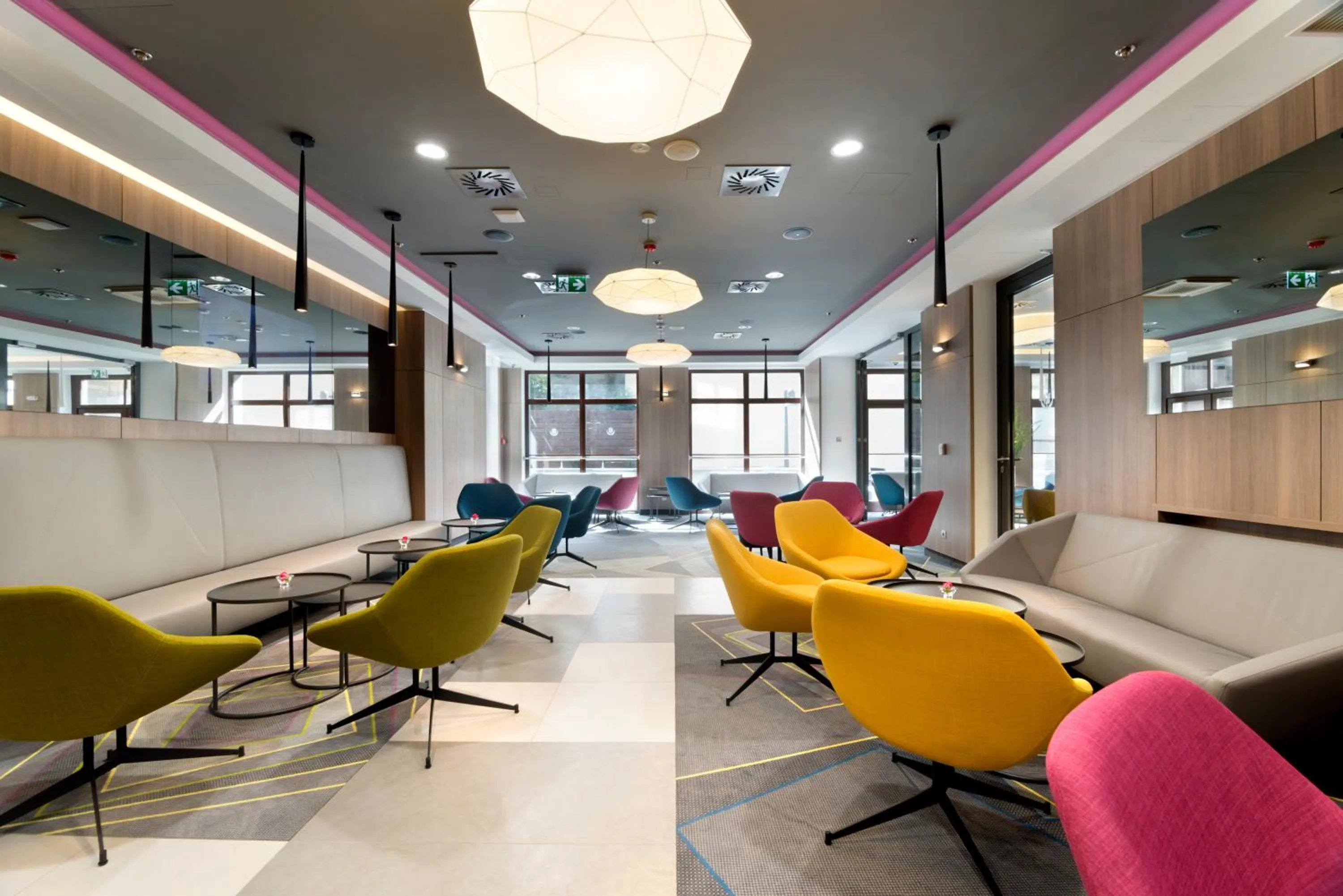 Lounge or bar in Golden Tulip Krakow Kazimierz