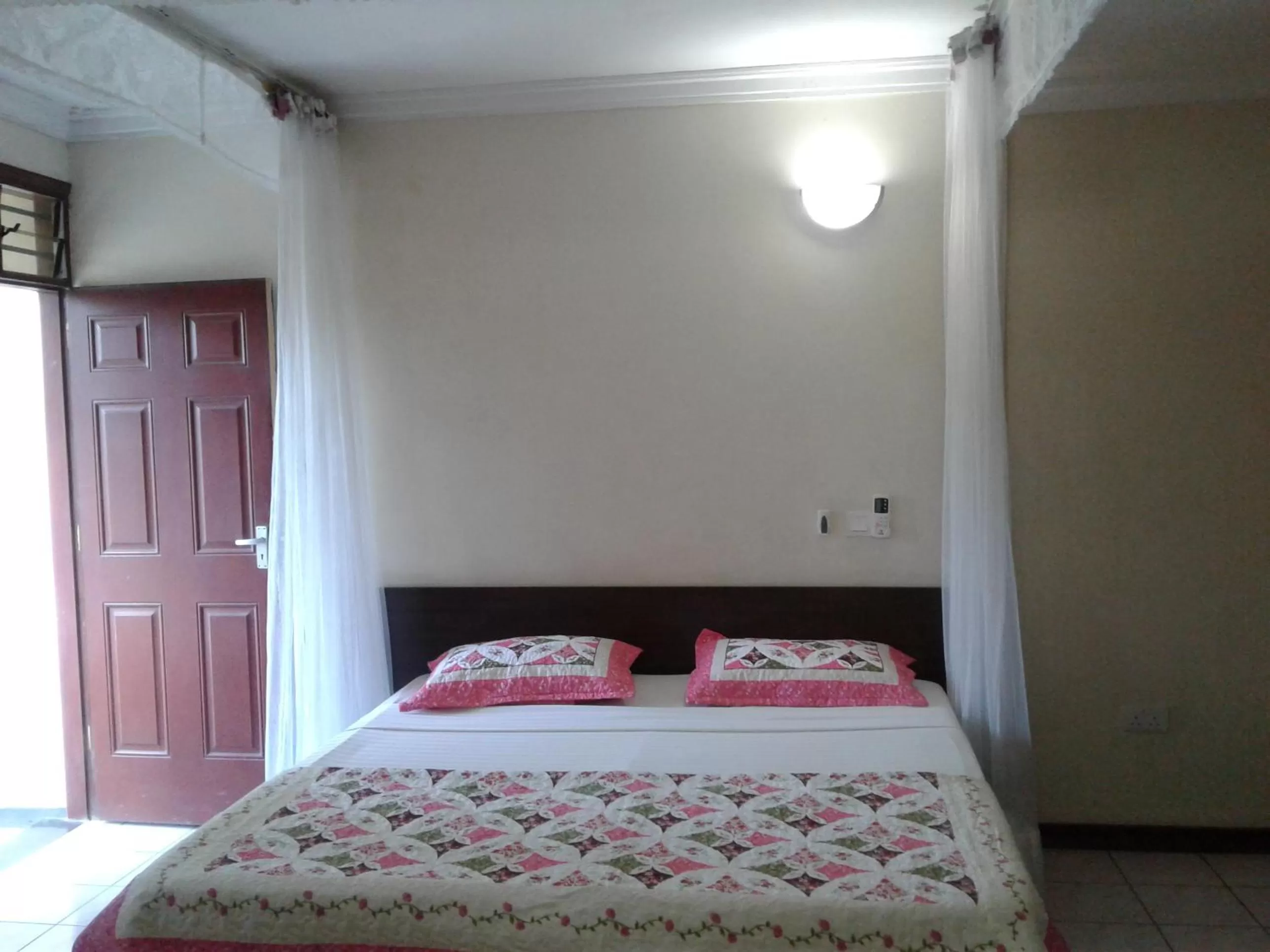 Bed in Coastgate Hotel