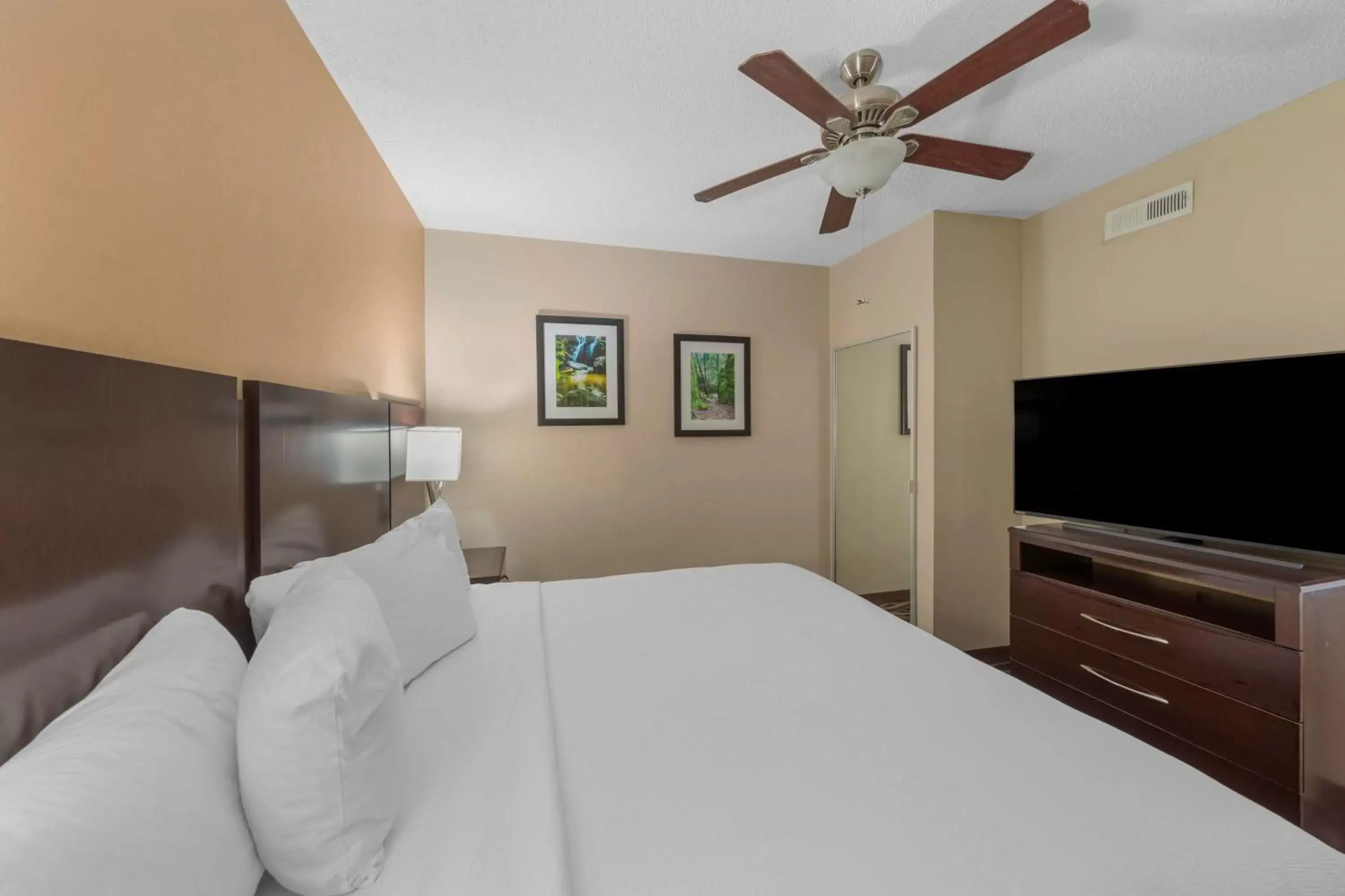 Bedroom, Bed in Best Western Plus Russellville Hotel & Suites