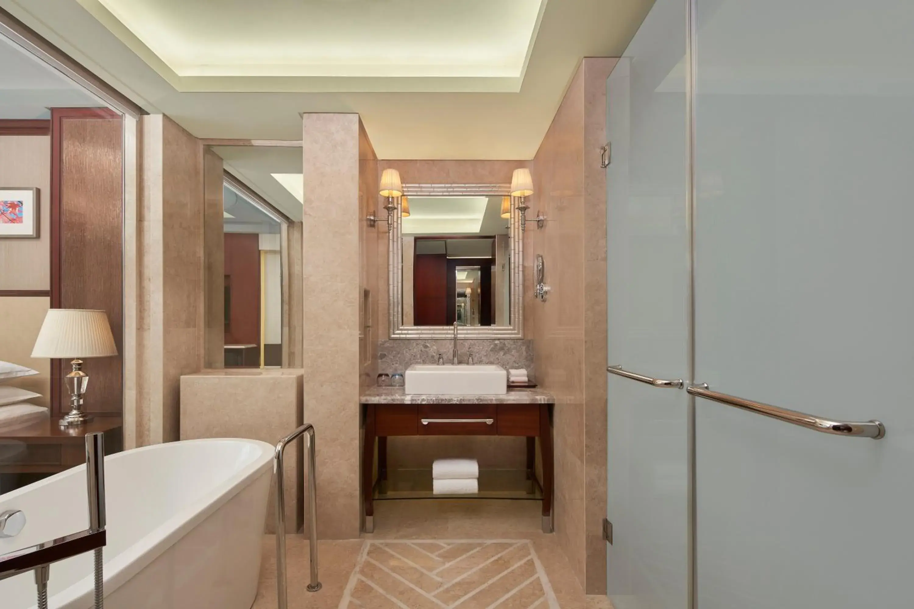 Club lounge access, 1 Bedroom Junior Suite, 1 King in Sheraton Nanchang Hotel