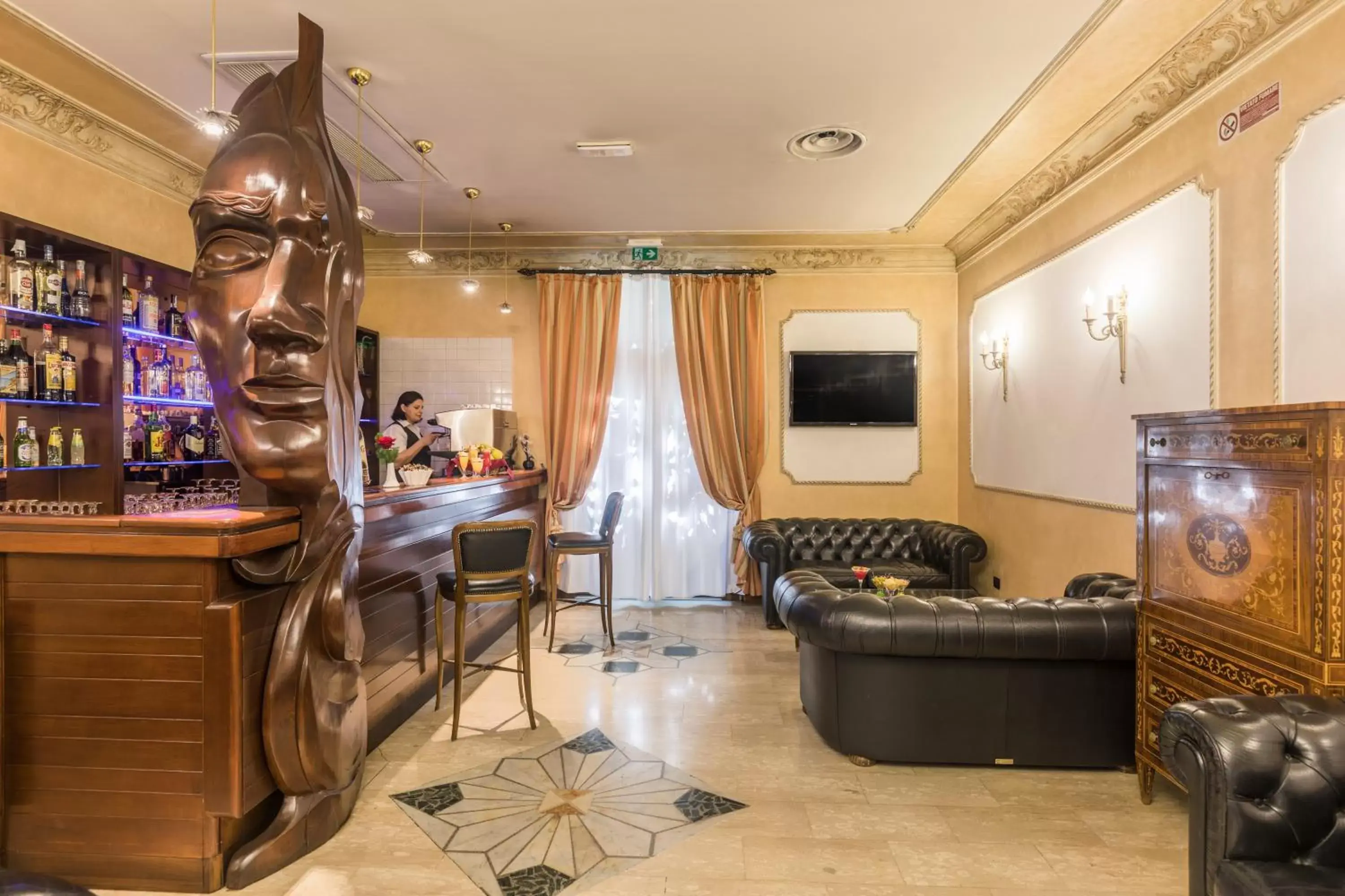 Communal lounge/ TV room, Lobby/Reception in Hotel Villa Rosa