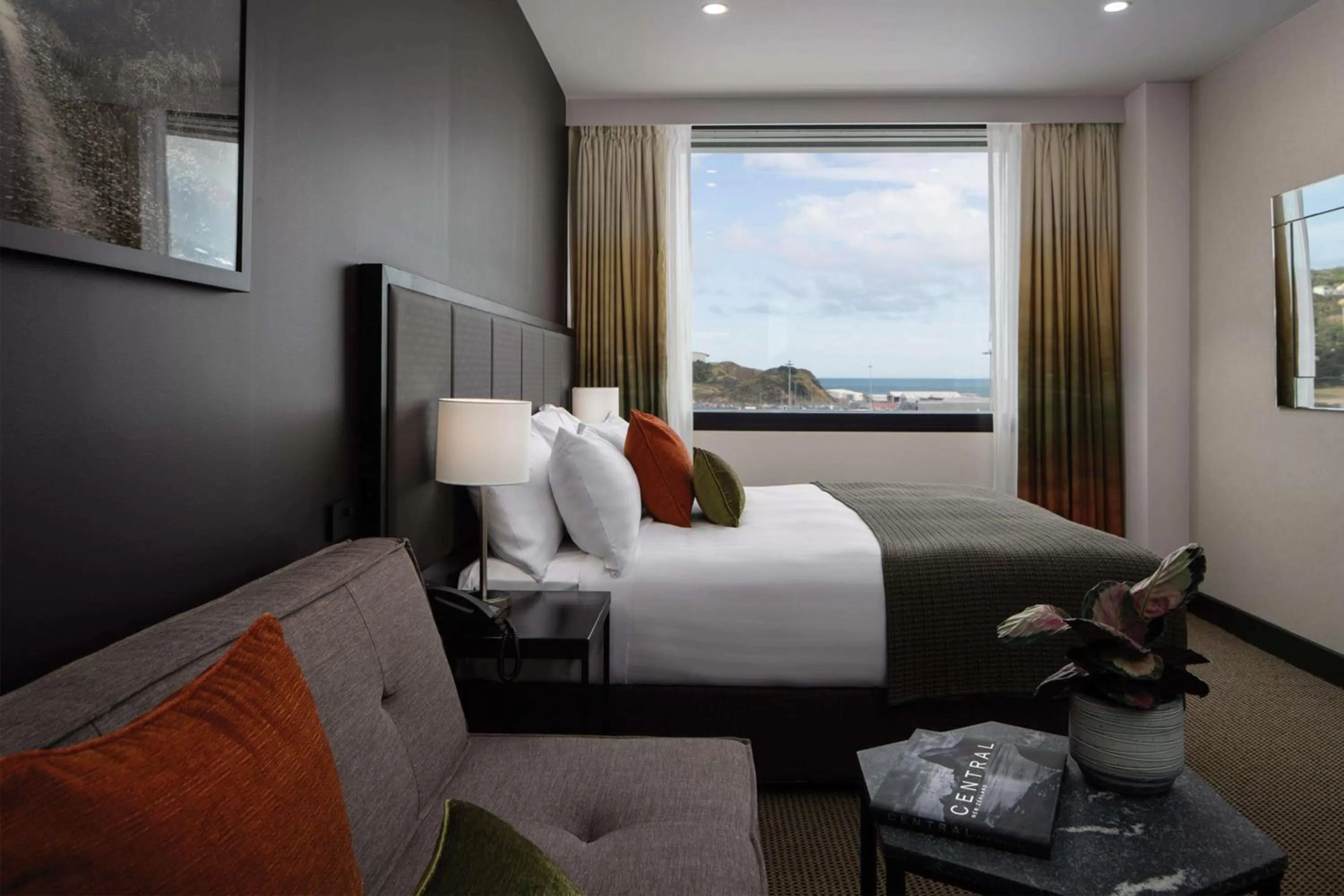 Photo of the whole room, Bed in Rydges Wellington Airport