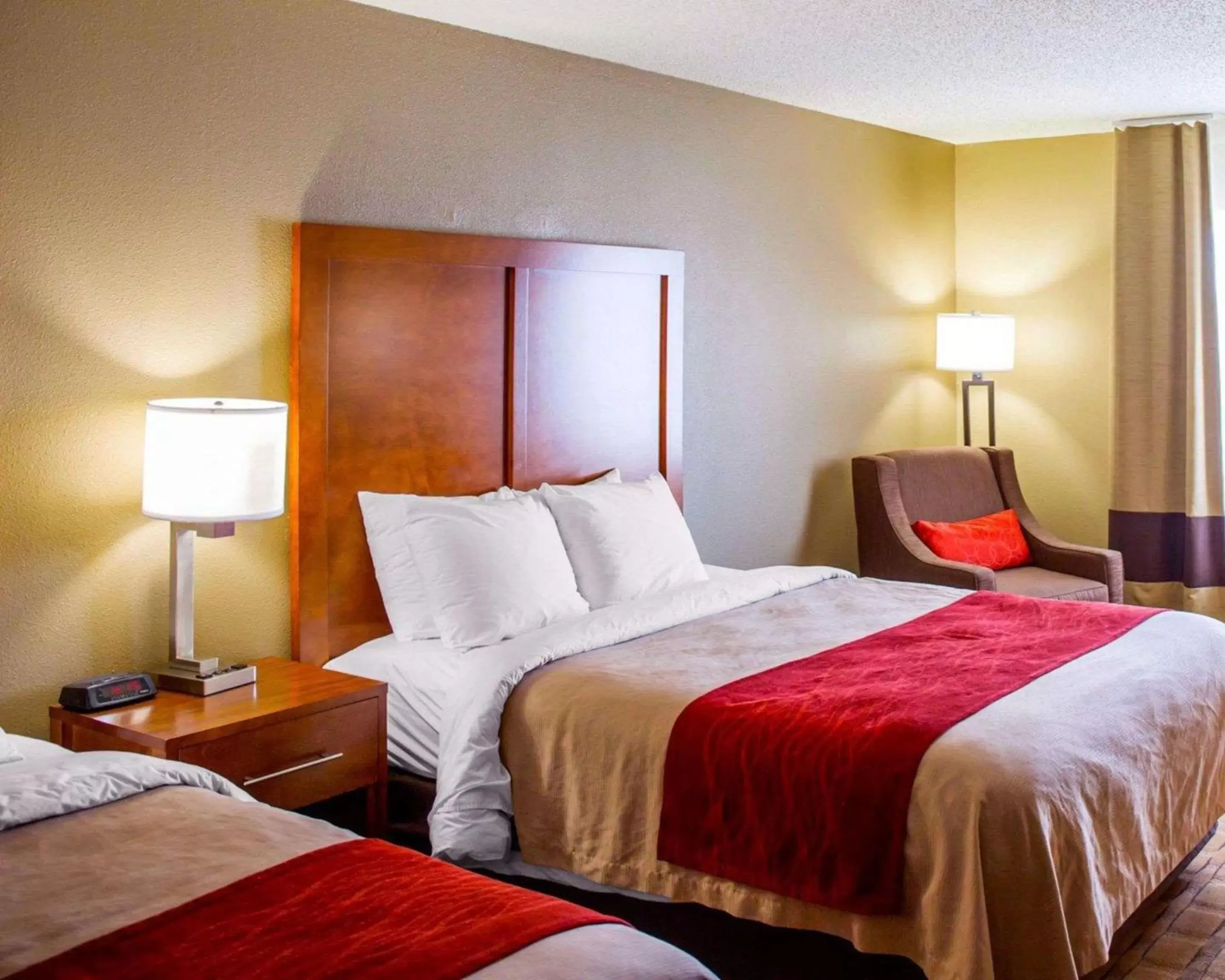 Photo of the whole room, Bed in Comfort Inn & Suites Coralville - Iowa City near Iowa River Landing