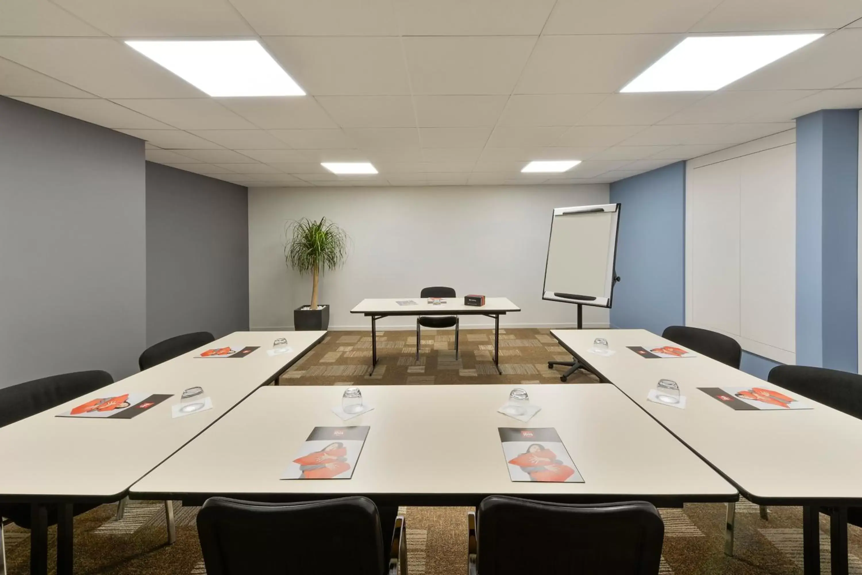 Meeting/conference room in Ibis Roanne Le Coteau Hotel Restaurant