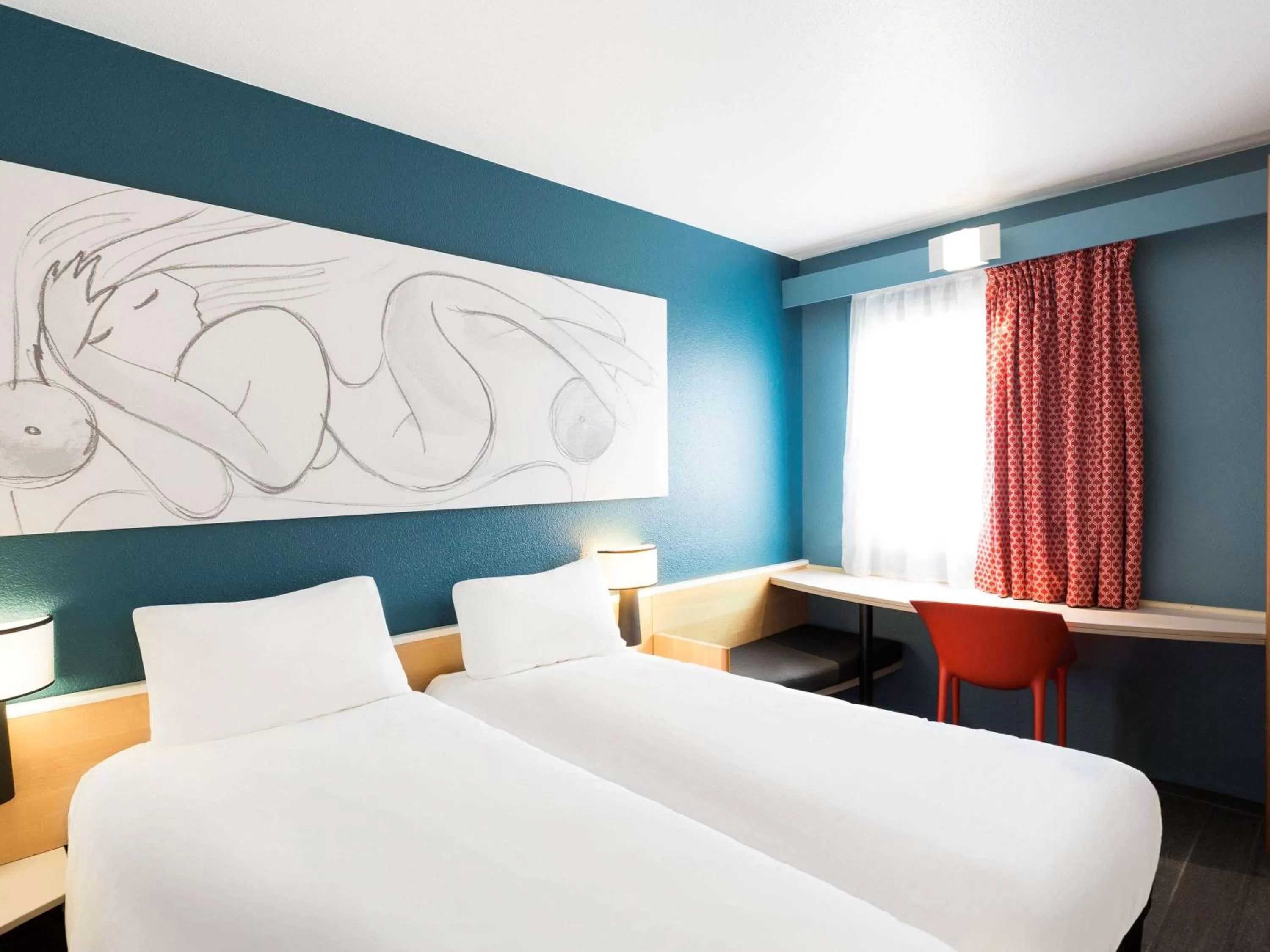 Standard Twin Room in ibis Bordeaux Mérignac