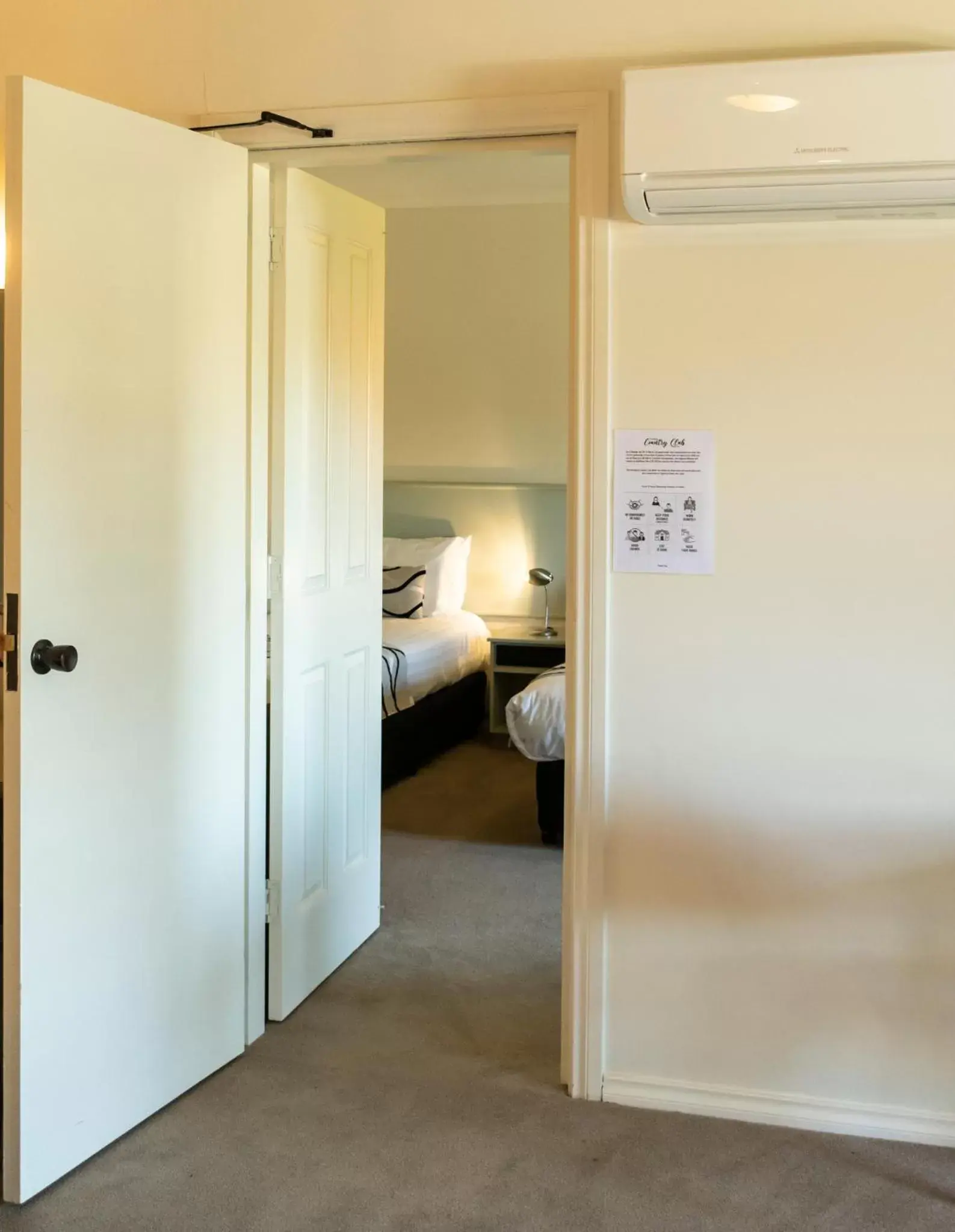 Family, Bathroom in Deniliquin Country Club Motor Inn