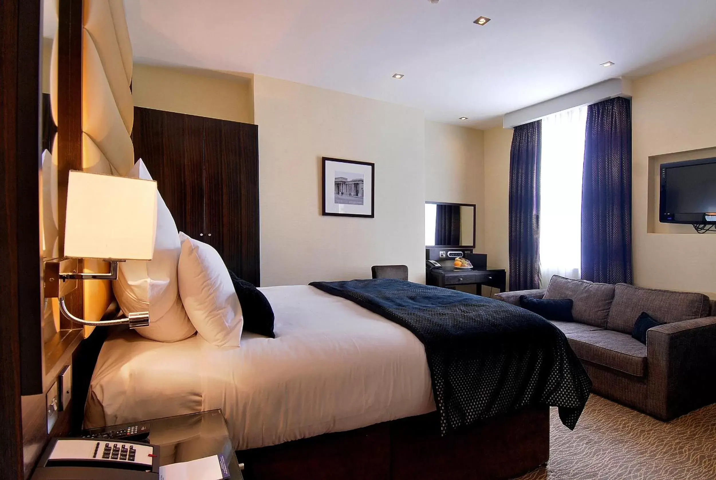 Bedroom, Bed in The Marble Arch Suites