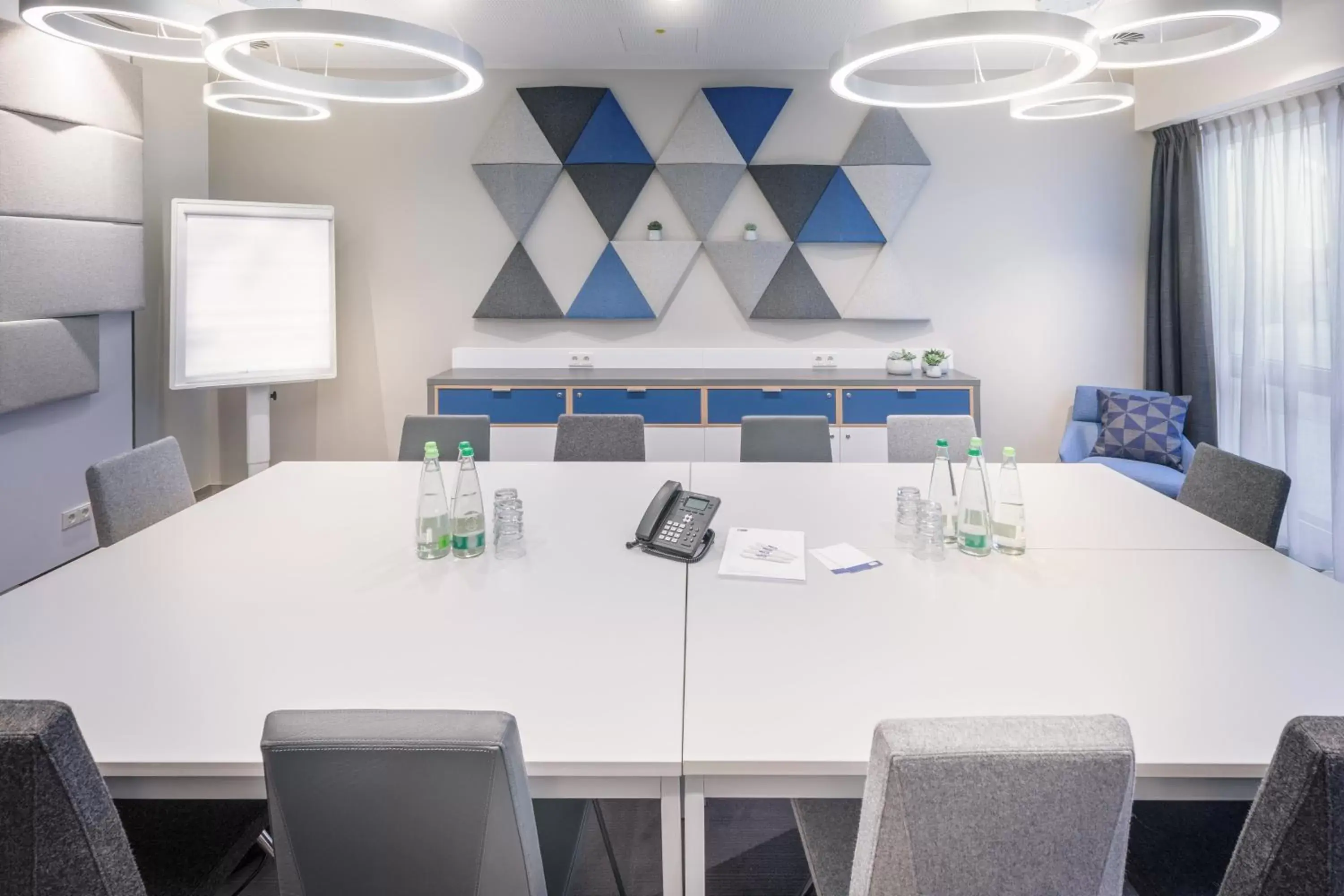 Meeting/conference room, Dining Area in Holiday Inn Express - Erlangen, an IHG Hotel