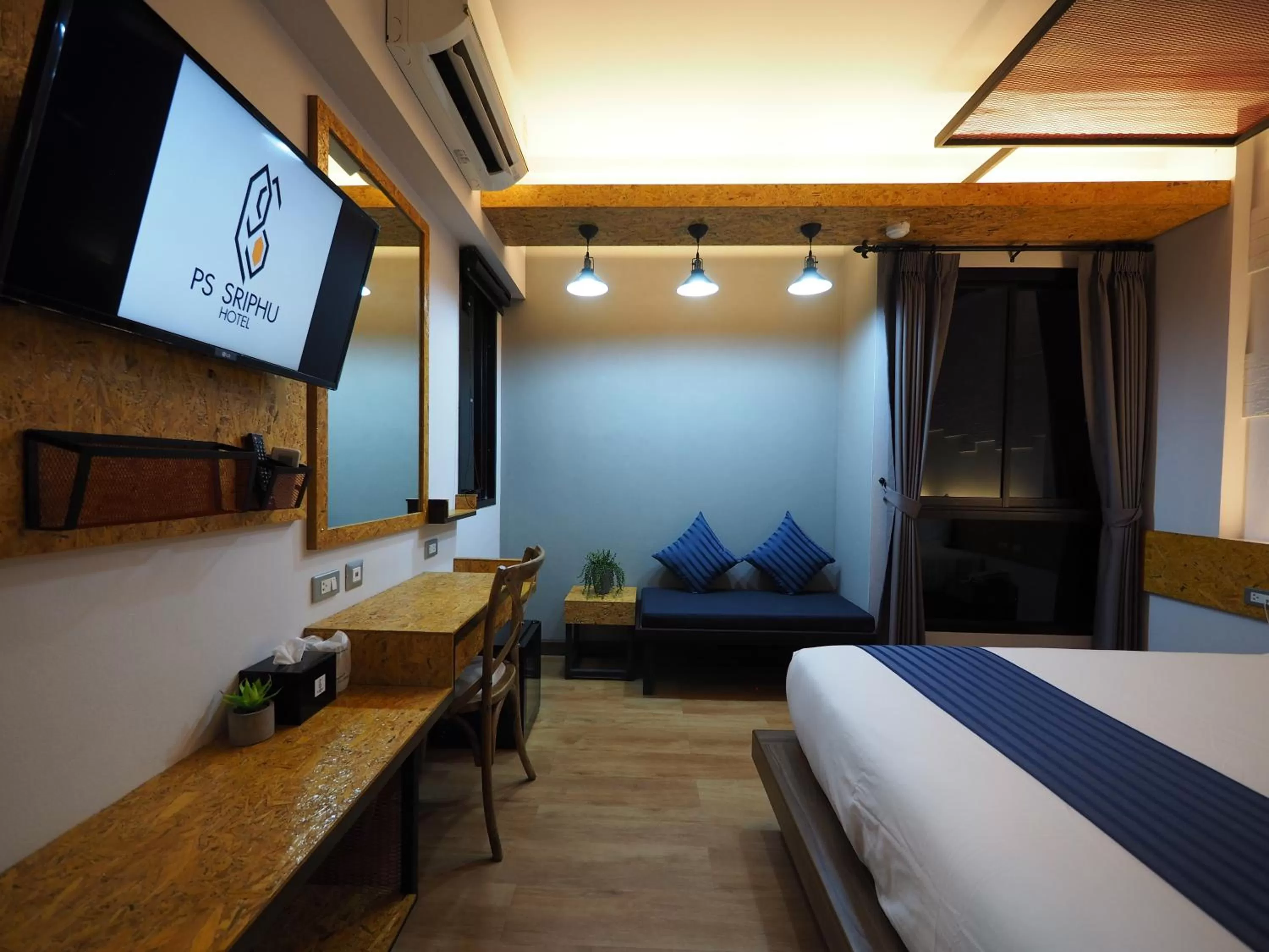 Photo of the whole room, Bed in Ps Sriphu Hotel