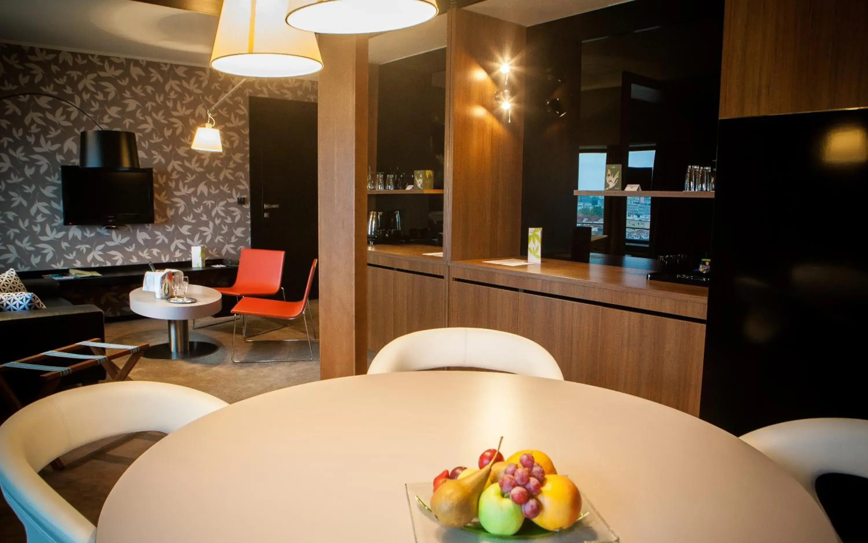 Coffee/tea facilities, Restaurant/Places to Eat in Hotel Yasmin Koice