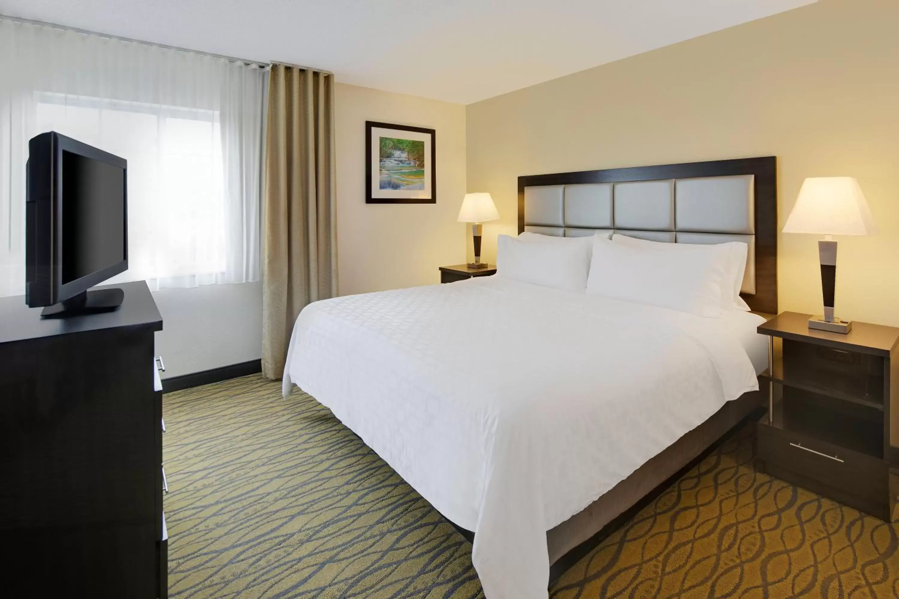 Photo of the whole room, Bed in Candlewood Suites Rogers-Bentonville, an IHG Hotel