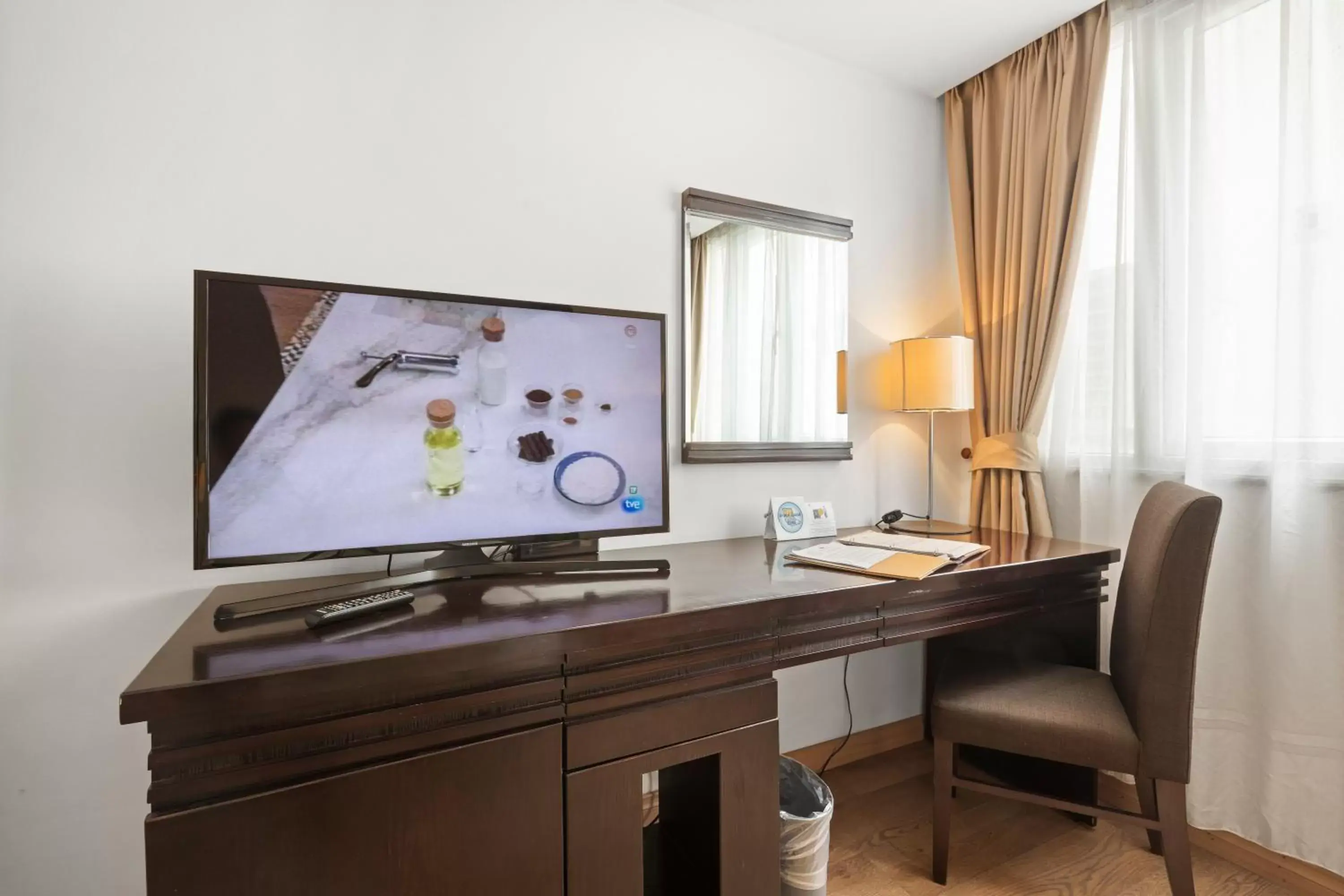 Living room, TV/Entertainment Center in Bao Son International Hotel