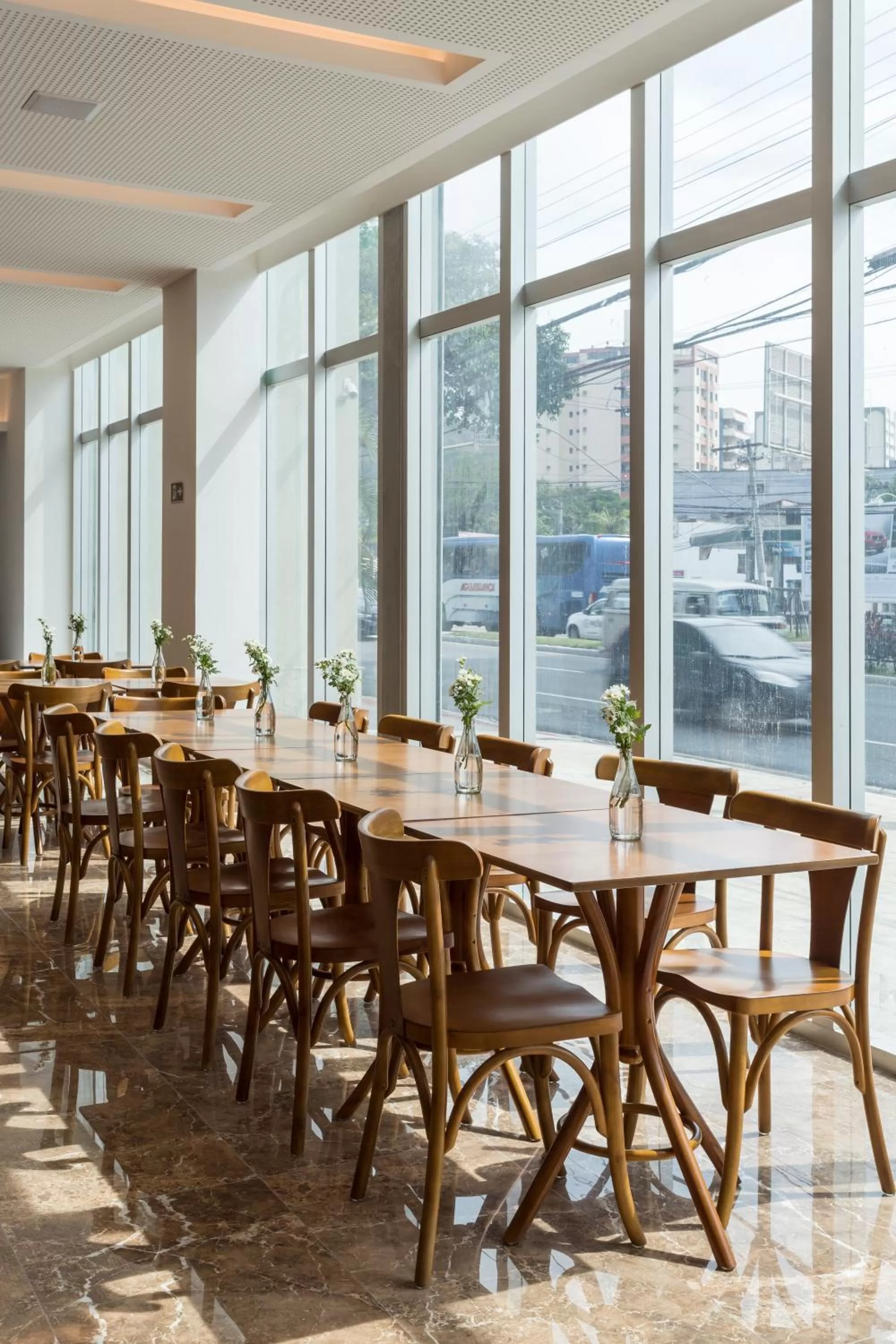 Restaurant/places to eat in Sleep Inn Praia do Canto