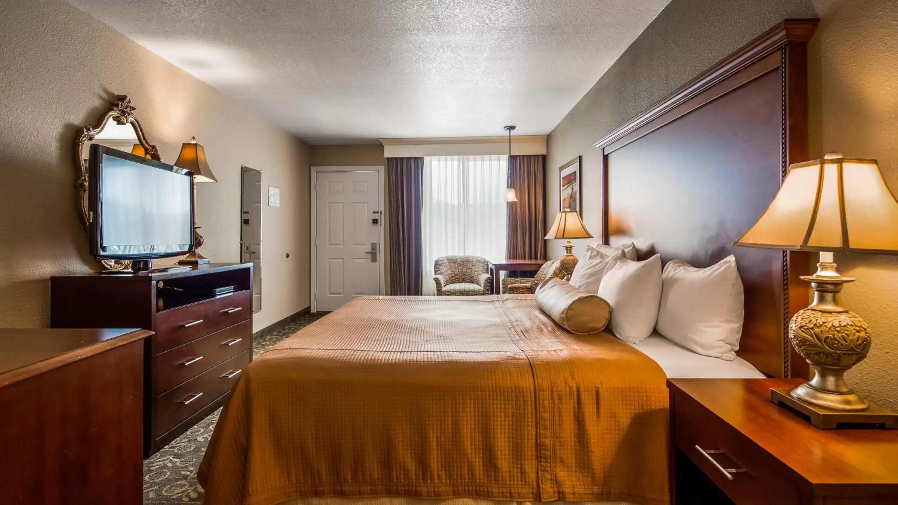 Bedroom in Best Western Salbasgeon Inn & Suites