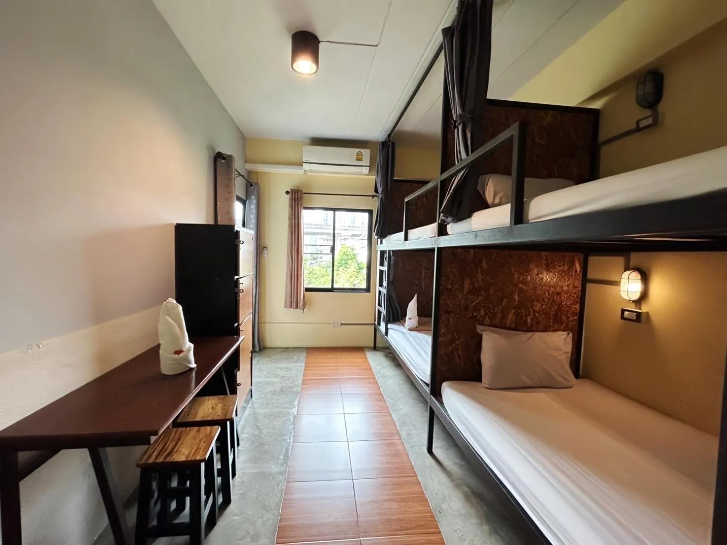 Photo of the whole room, Bed in Hide Bangkok Hostel